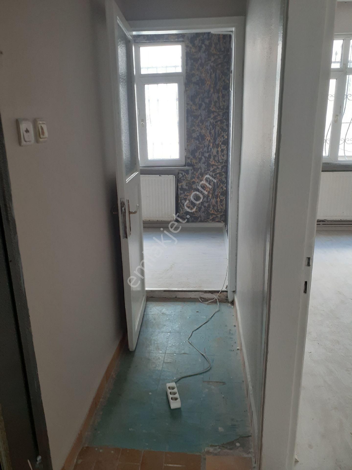 Fatih Silivrikapi Buz Pateni Spor Komplexi Yanında Giriş Üzeri Boş ... - Görsel 25