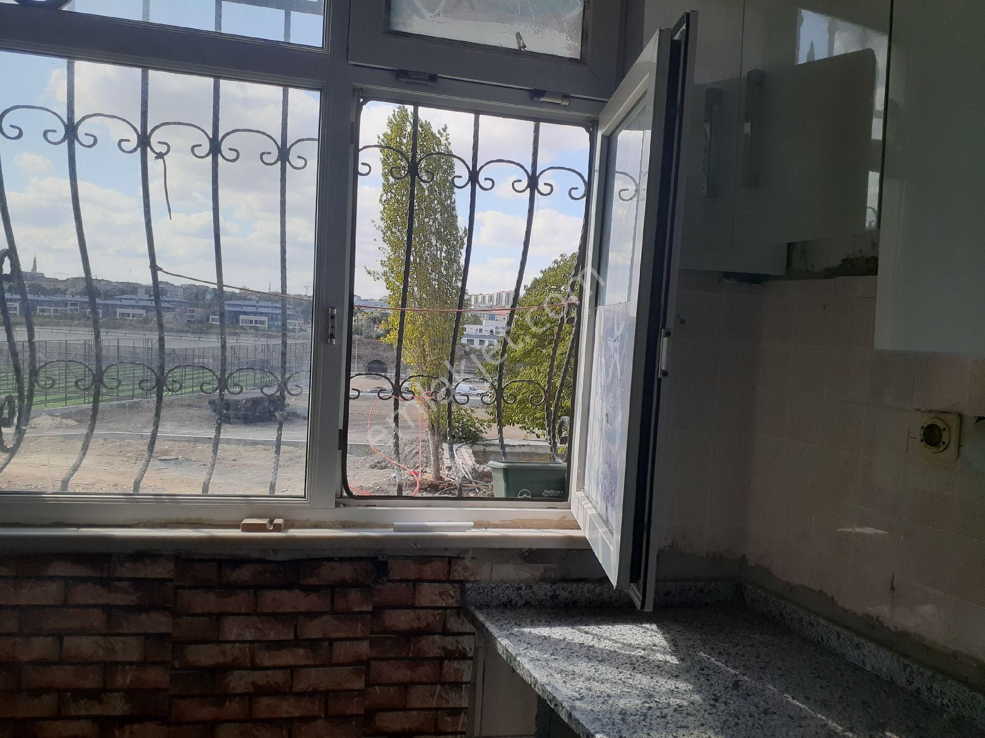 Fatih Silivrikapi Buz Pateni Spor Komplexi Yanında Giriş Üzeri Boş ... - Görsel 18