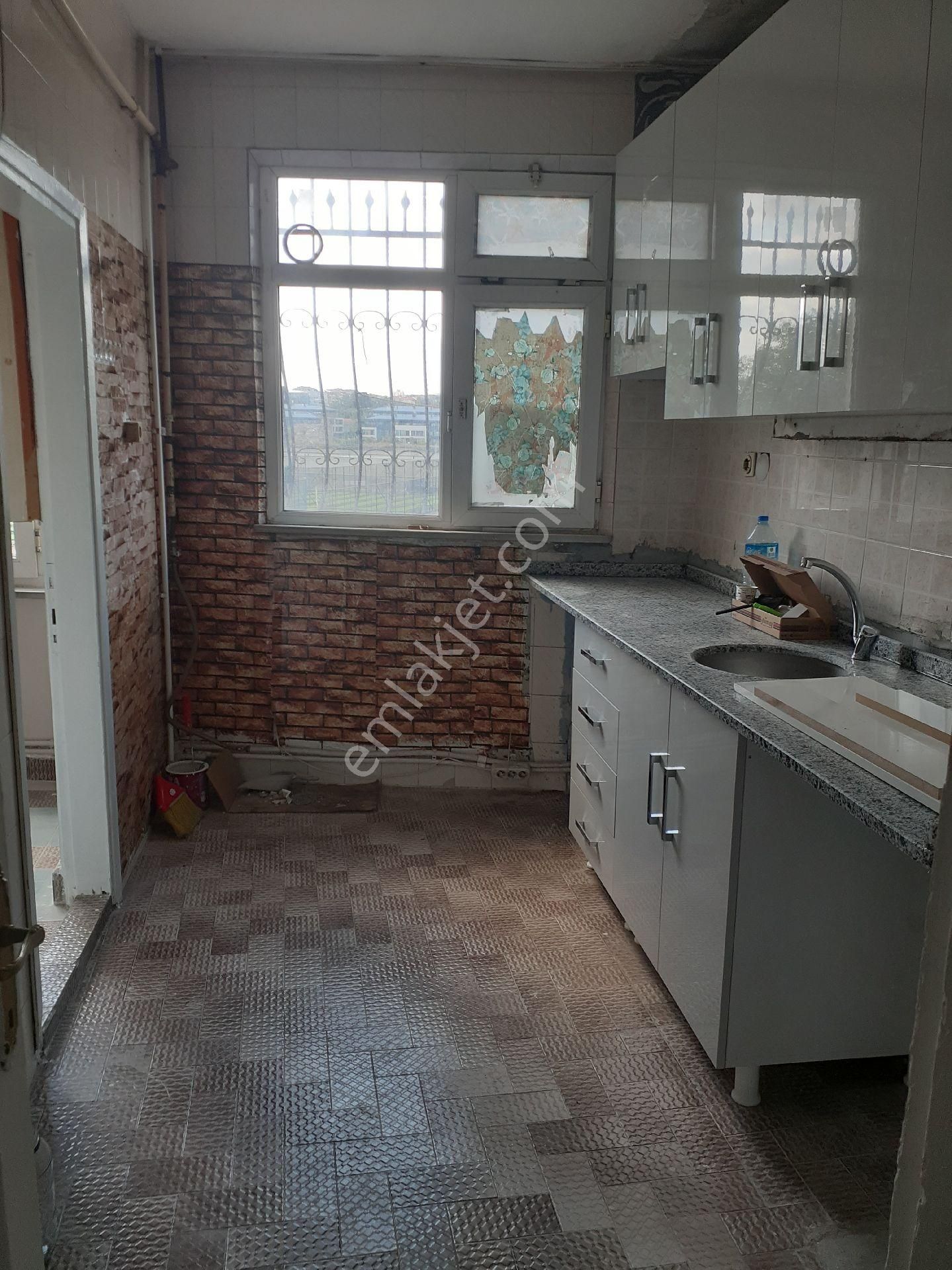 Fatih Silivrikapi Buz Pateni Spor Komplexi Yanında Giriş Üzeri Boş ... - Görsel 16