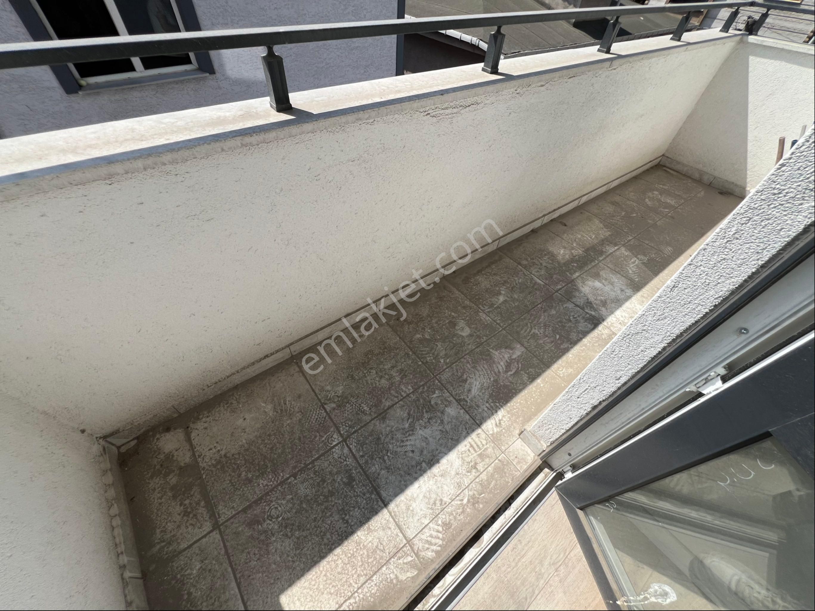 Vizyon Emlak'tan 3+1 Caddeye Yakın Çift Teraslı Üst Dubleks - Görsel 23