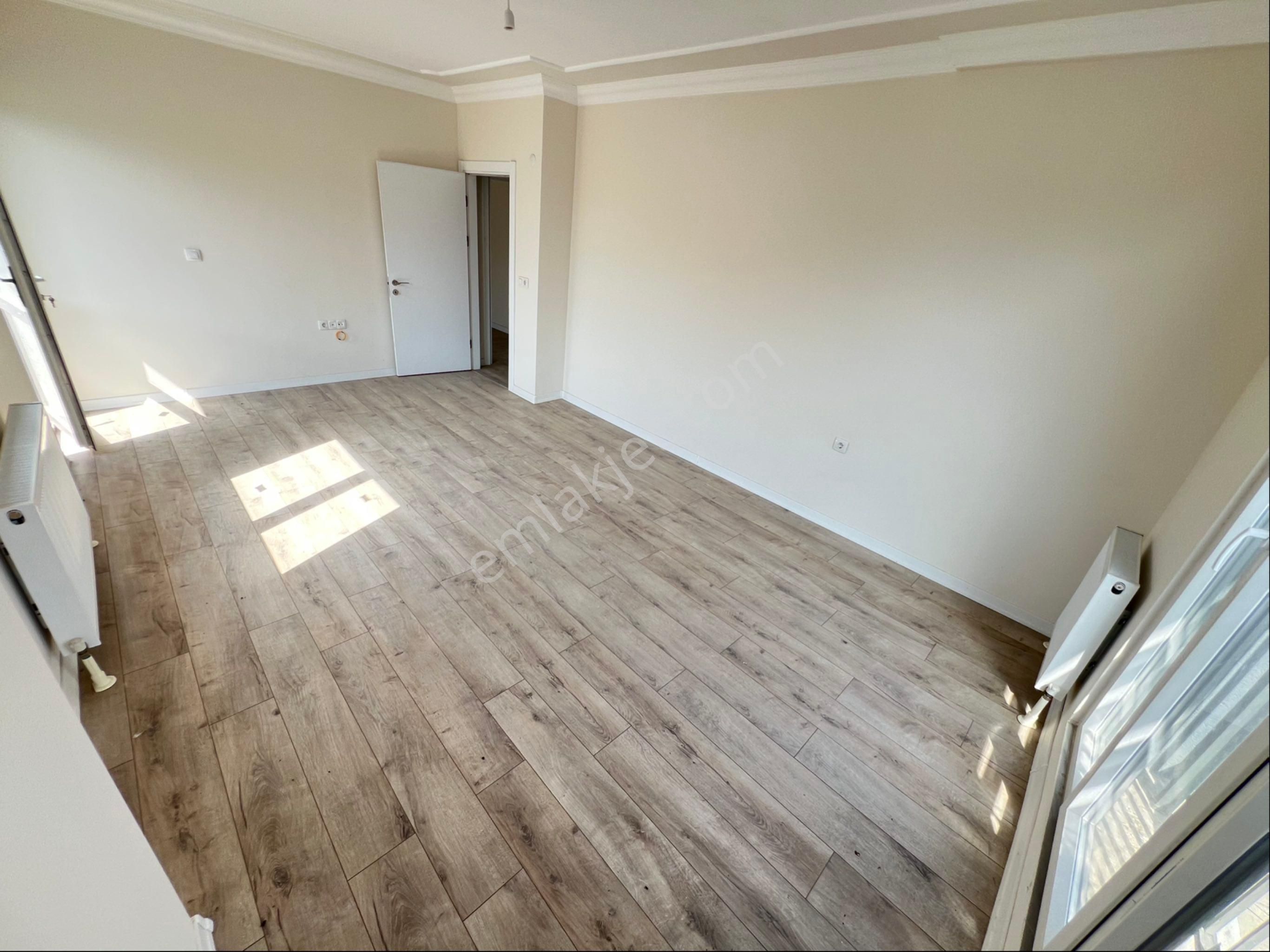 Vizyon Emlak'tan 3+1 Caddeye Yakın Çift Teraslı Üst Dubleks - Görsel 2