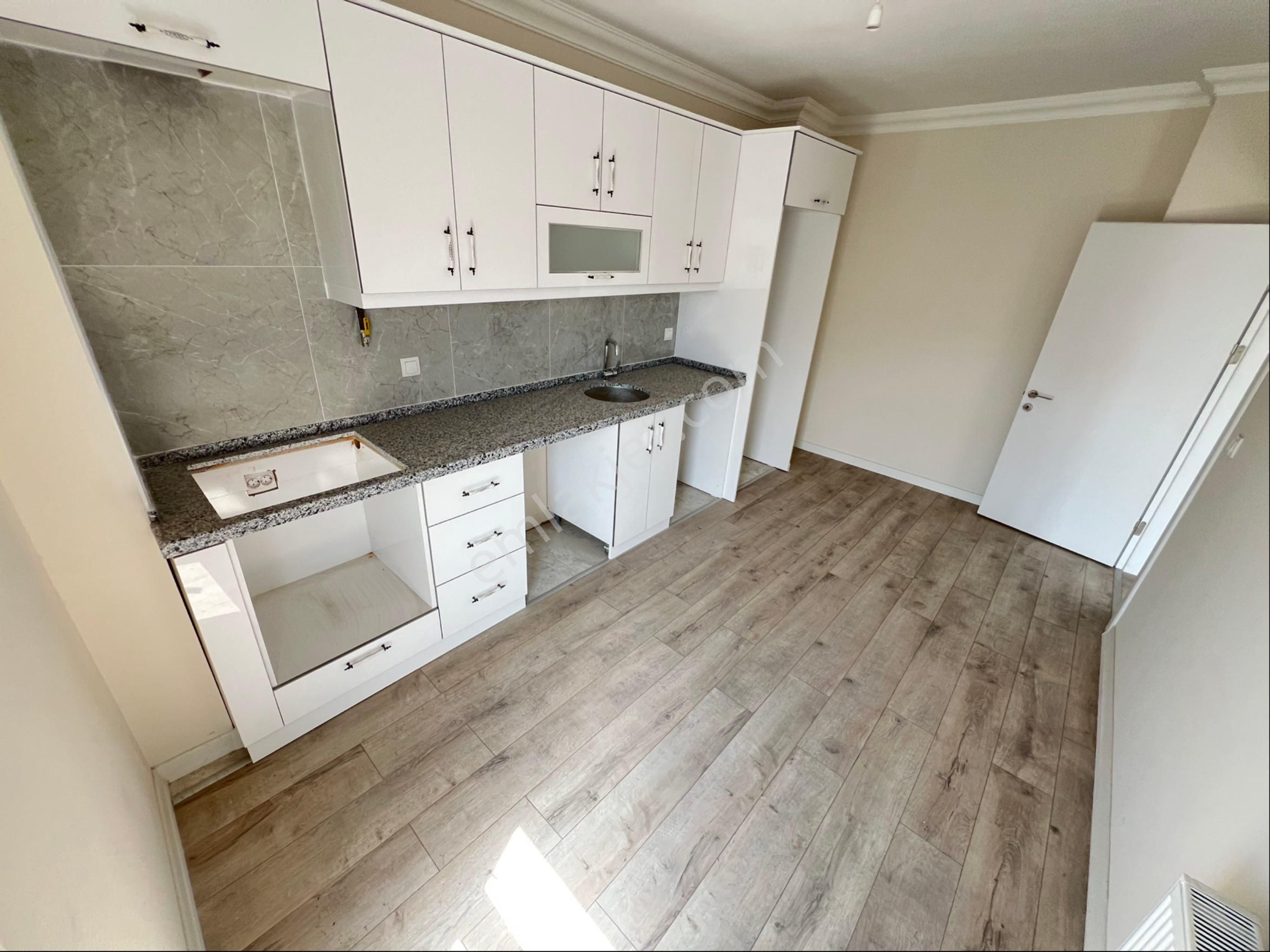 Vizyon Emlak'tan 3+1 Caddeye Yakın Çift Teraslı Üst Dubleks - Görsel 12