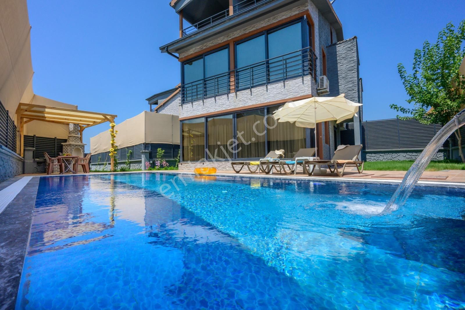 Stop’tan Çamköy Müstakil Havuzlu Lüks Villa