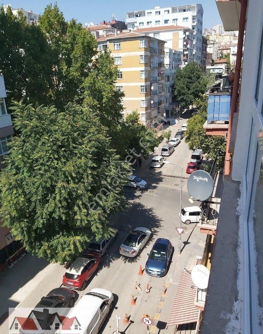 Esma.dan Süper Yapılı Bakımlı Asansörlü Metroya 2 Dakka Mesafede Olup Guney Batı Cephelı Grı Renkli - Görsel 21