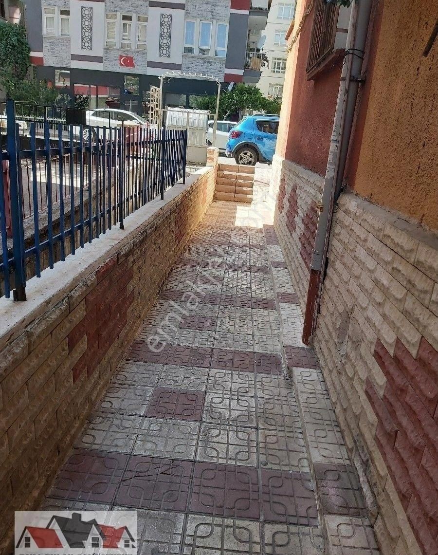 Esma.dan Süper Yapılı Bakımlı Asansörlü Metroya 2 Dakka Mesafede Olup Guney Batı Cephelı Grı Renkli