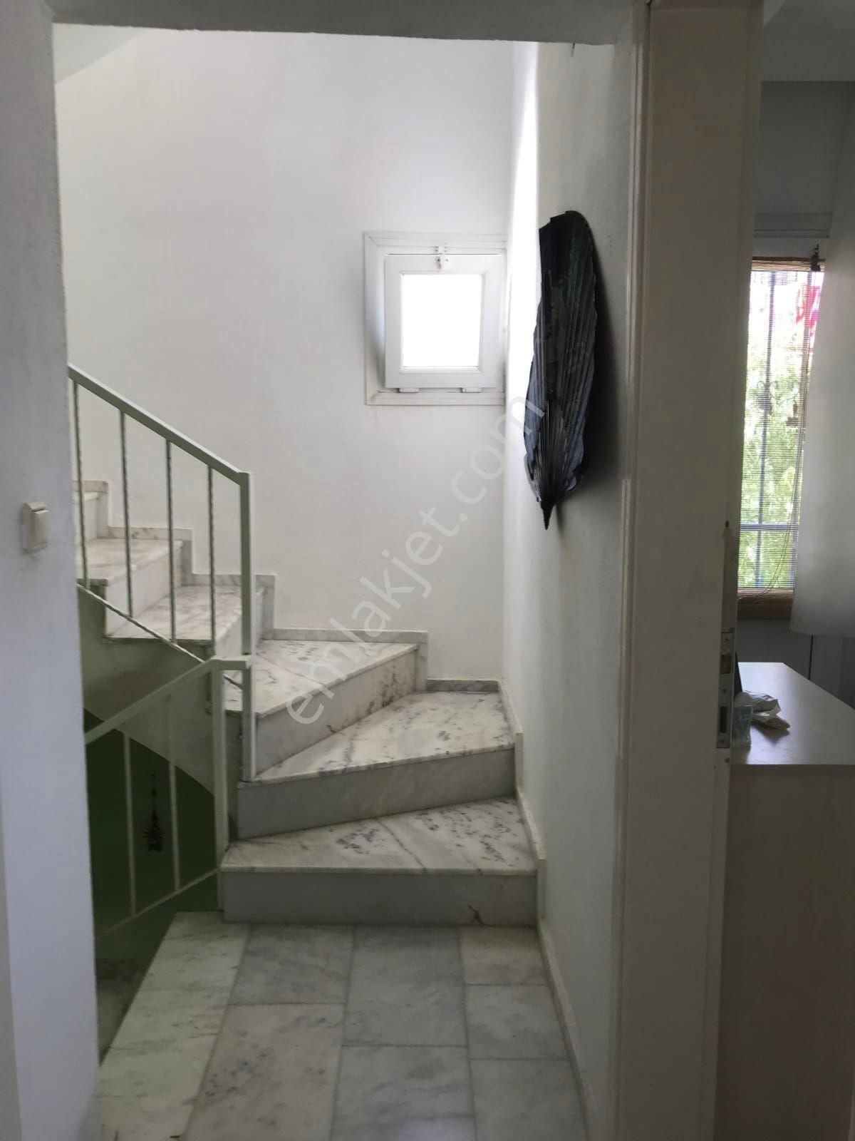 Kuşadası Kadinlardenizin'de Deniz Manzarali Triplex Villa - Görsel 20