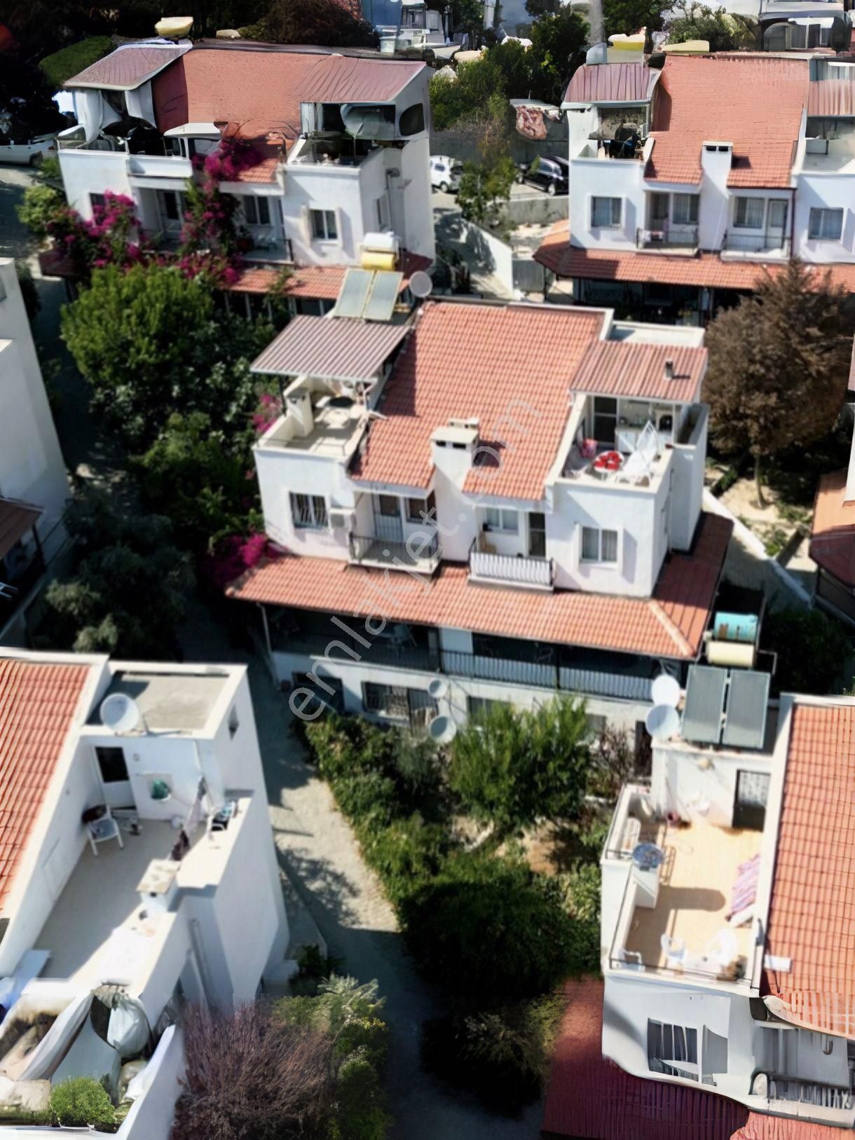 Kuşadası Kadinlardenizin'de Deniz Manzarali Triplex Villa - Görsel 32
