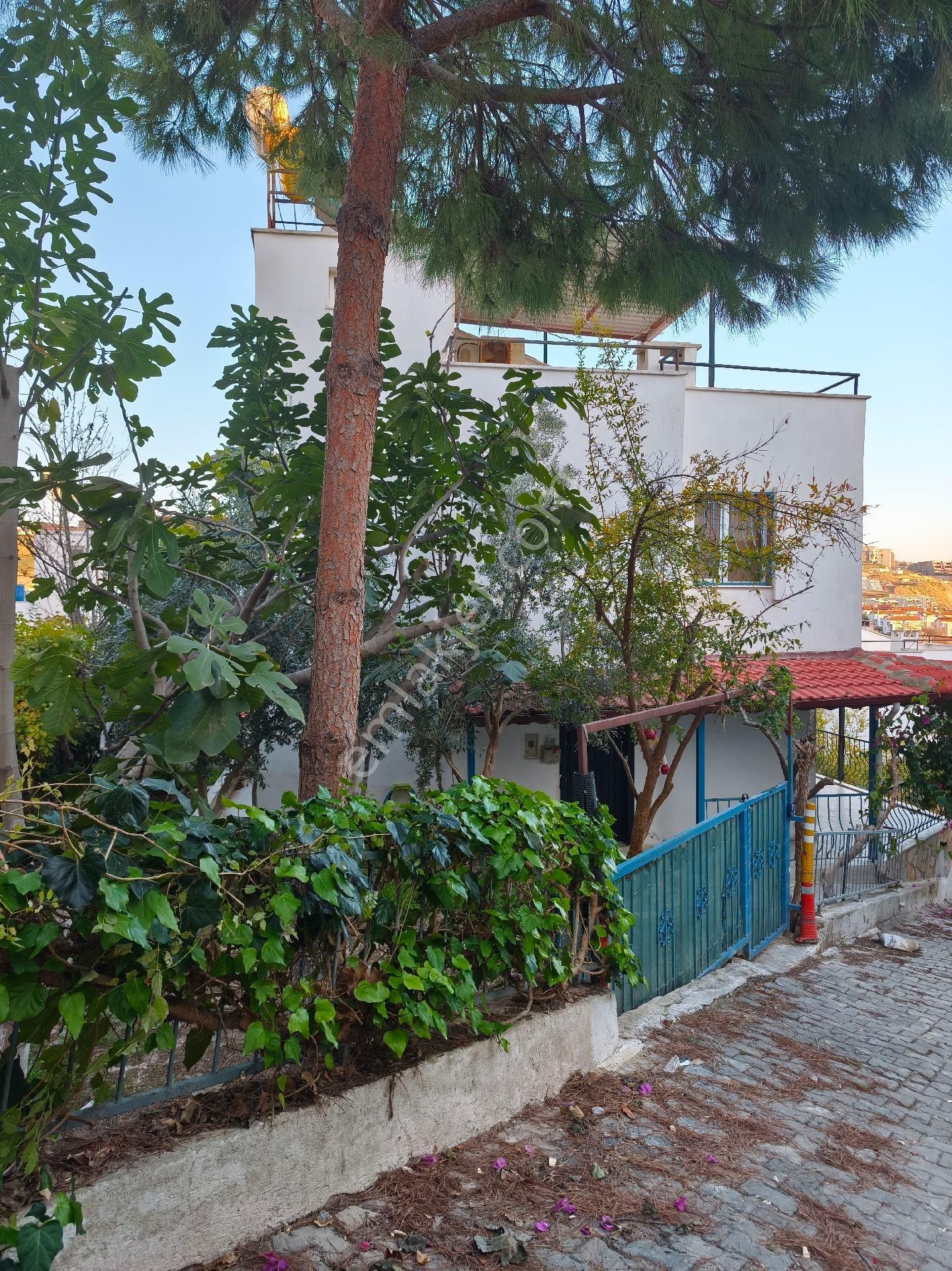 Kuşadası Kadinlardenizin'de Deniz Manzarali Triplex Villa - Görsel 2