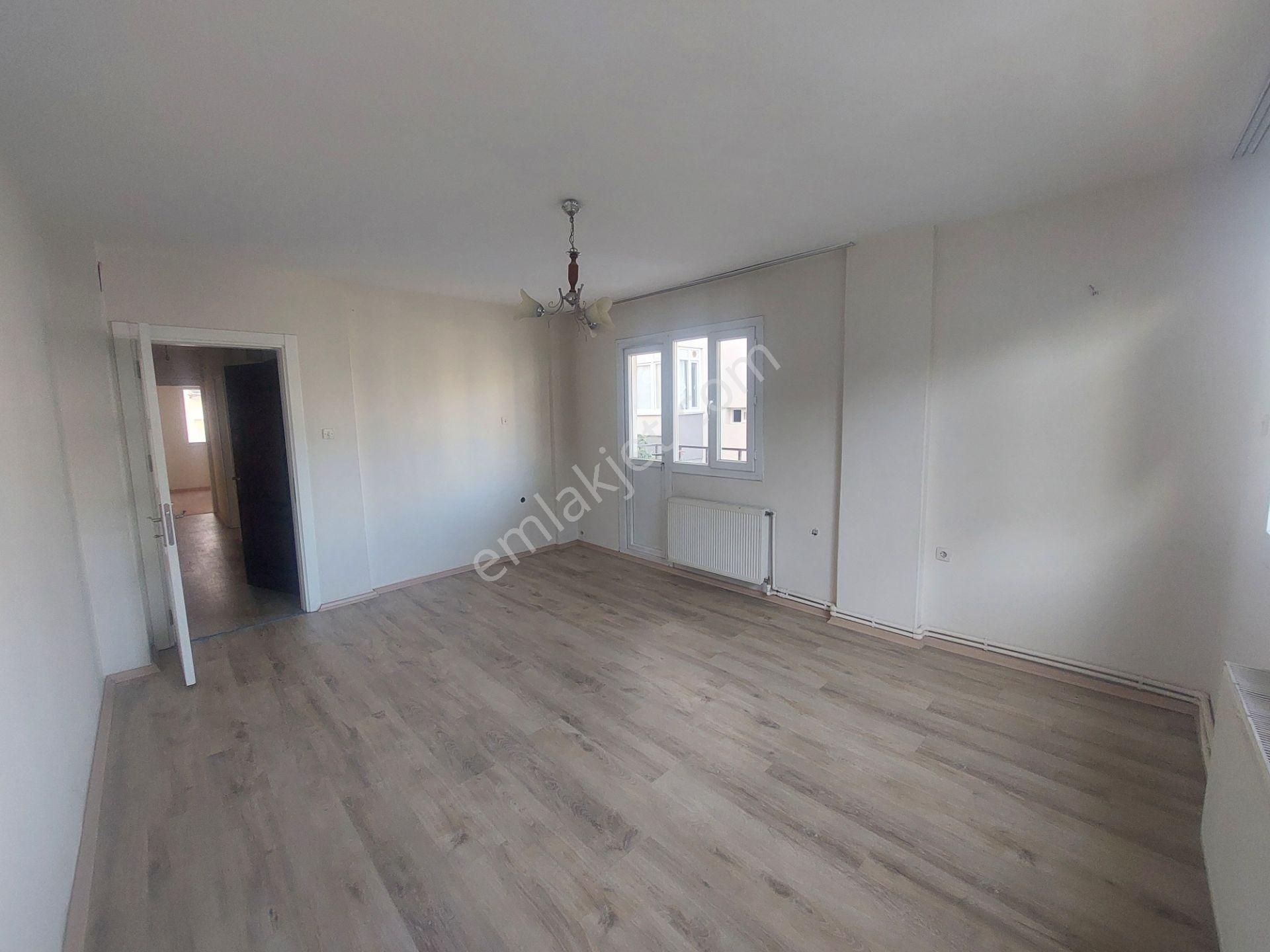 Buca Belediyesi Civarı Adnan Menderes Cad. Arakat 135m2 3+1 - Görsel 4