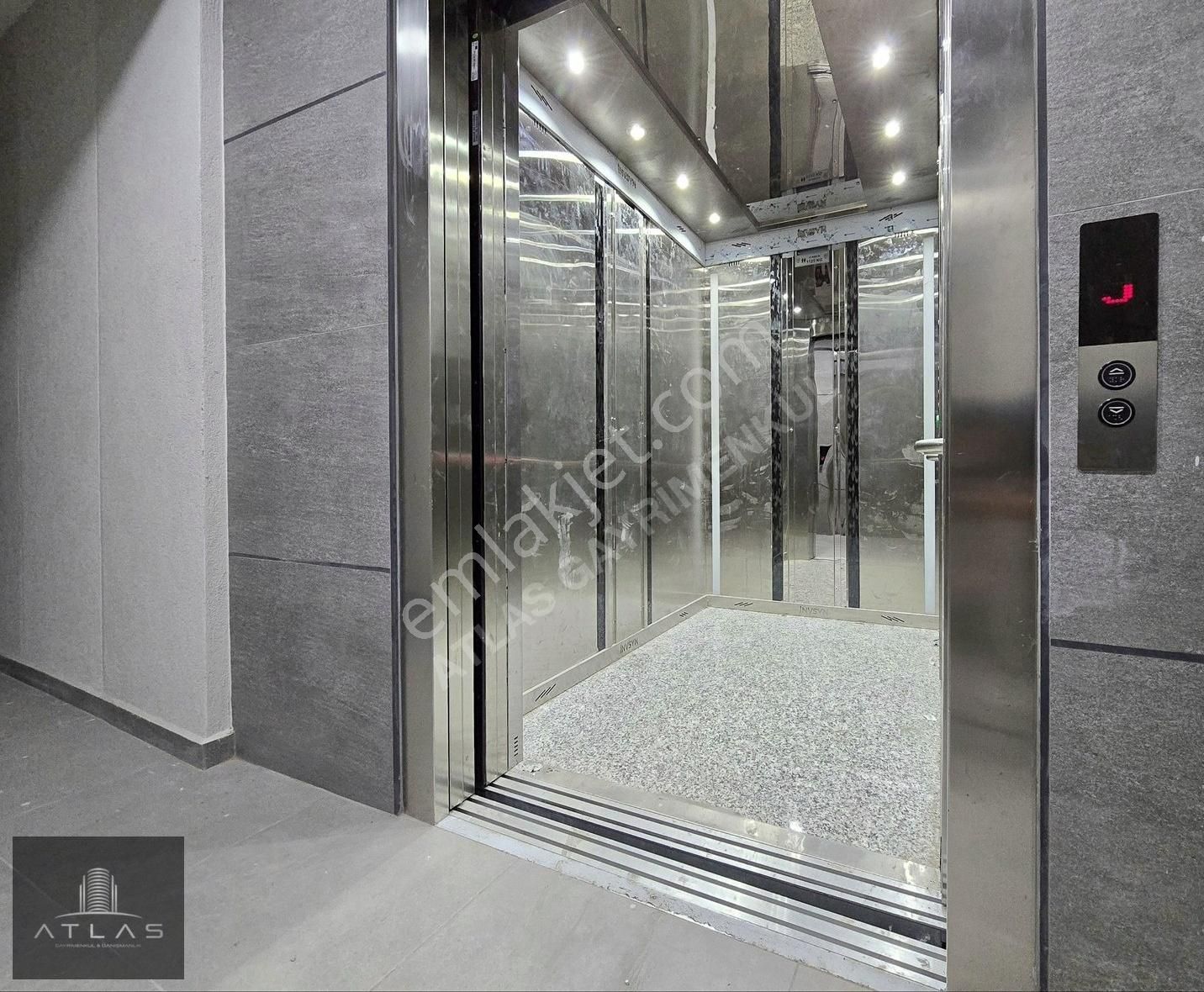 Atlas'tan, Sosyal Tesisli Sitede, 3+1, 162m2, 6.kat, E.banyolu - Görsel 9
