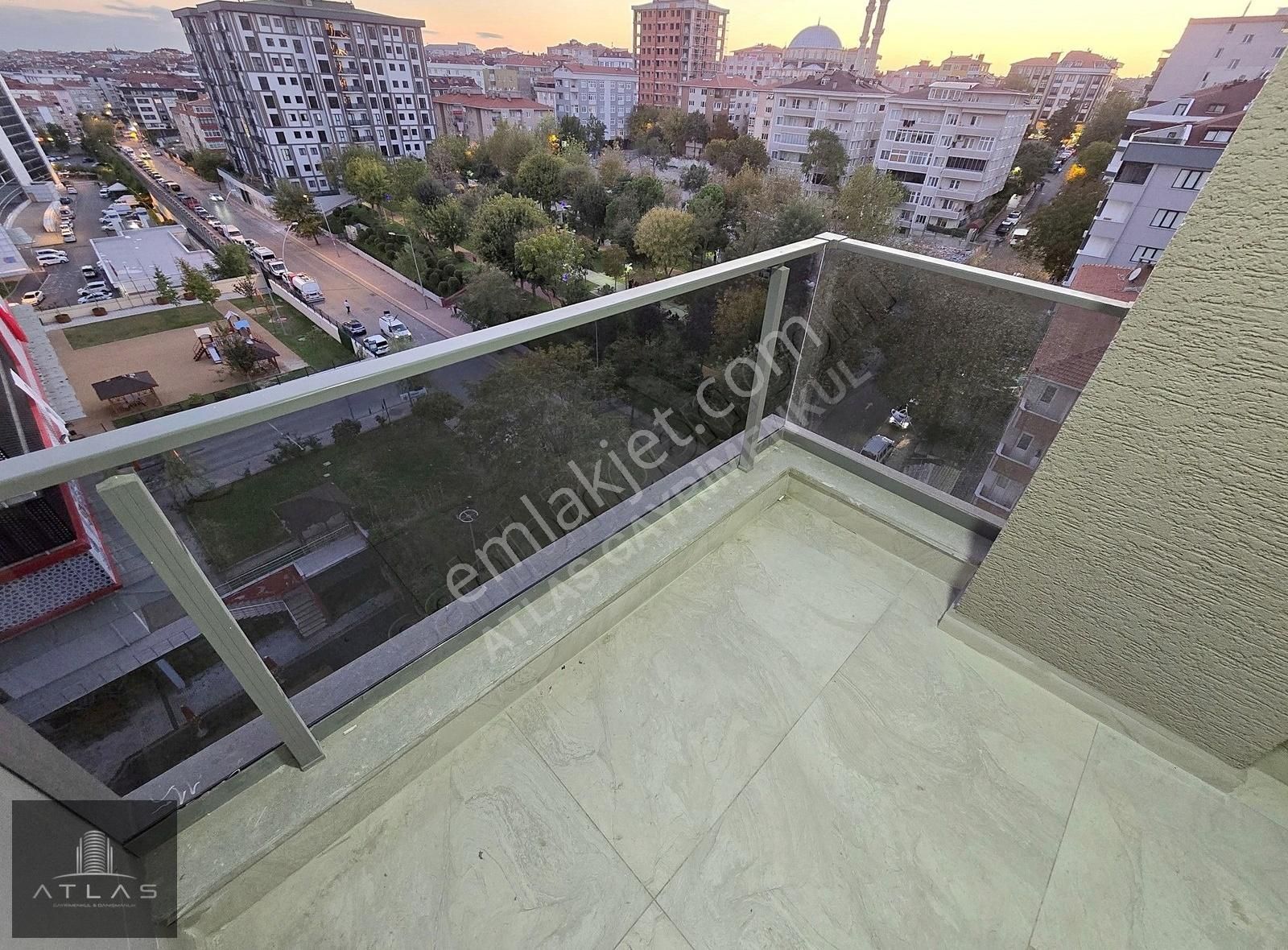 Atlas'tan, Sosyal Tesisli Sitede, 3+1, 145m2, 6.kat, E.banyolu - Görsel 12