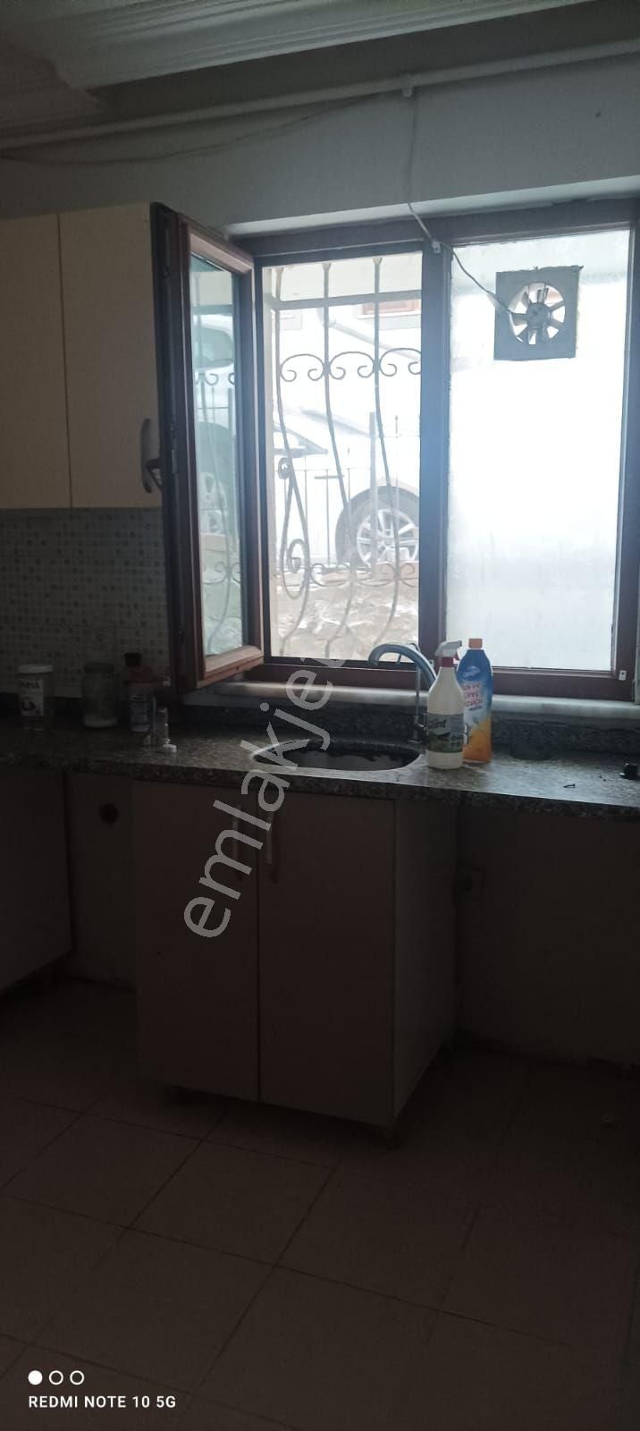 Ümraniye İstiklal Mahallesi Atakent Şehzade Caddesi Metro Yürüme Mesafesi 2+1 Giriş Kat Kiralık