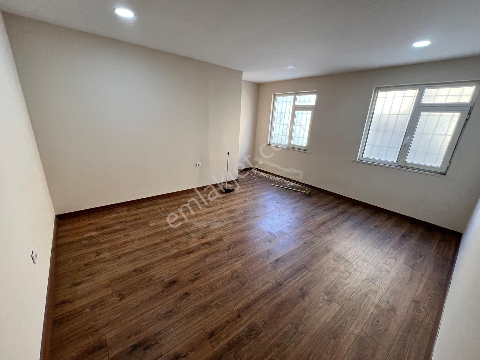 Seba'dan Kemalpaşa Asansörlü 2+1 85m2 Ofis/büro Uygun Kiralık İşyeri - Görsel 2