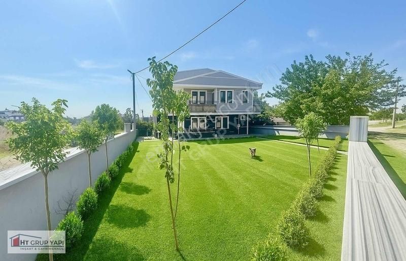 Emsalsiz Büyüklükte Bahçe İskanlı Merkezi Konumda Lux Villa