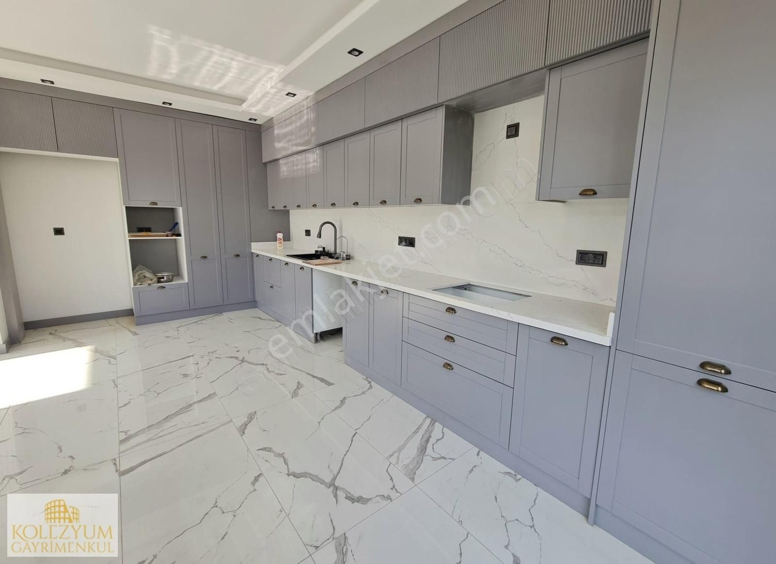 Kolezyumdan Mezitli De Bağımsız Havuzlu Sıfır 6+1 Triplex Villa - Görsel 9