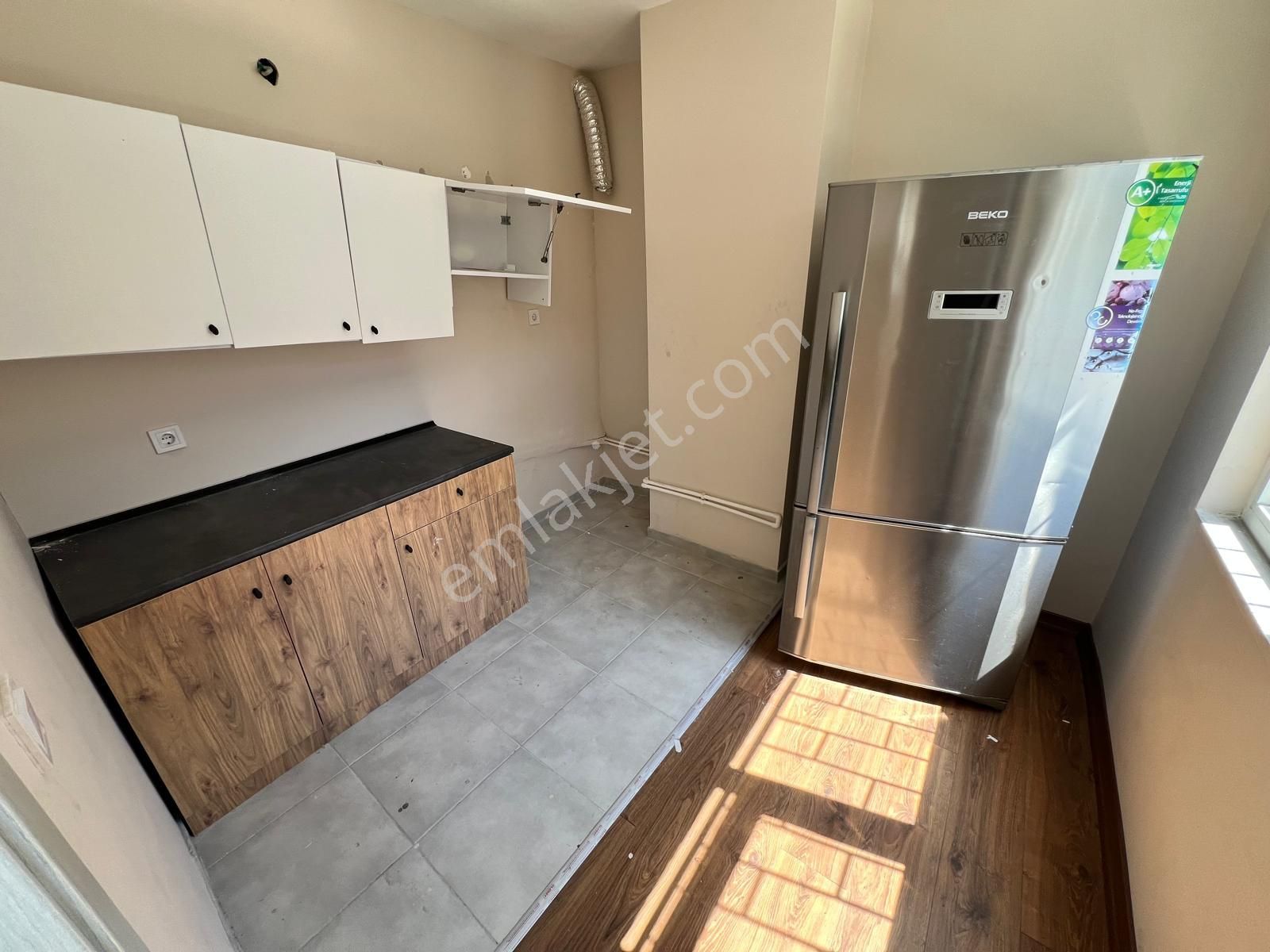 Seba'dan Sefaköy Merkezde Kiralık 2+1 95m2 Balkonlu Büro/ofise Uygun İşyeri - Görsel 11