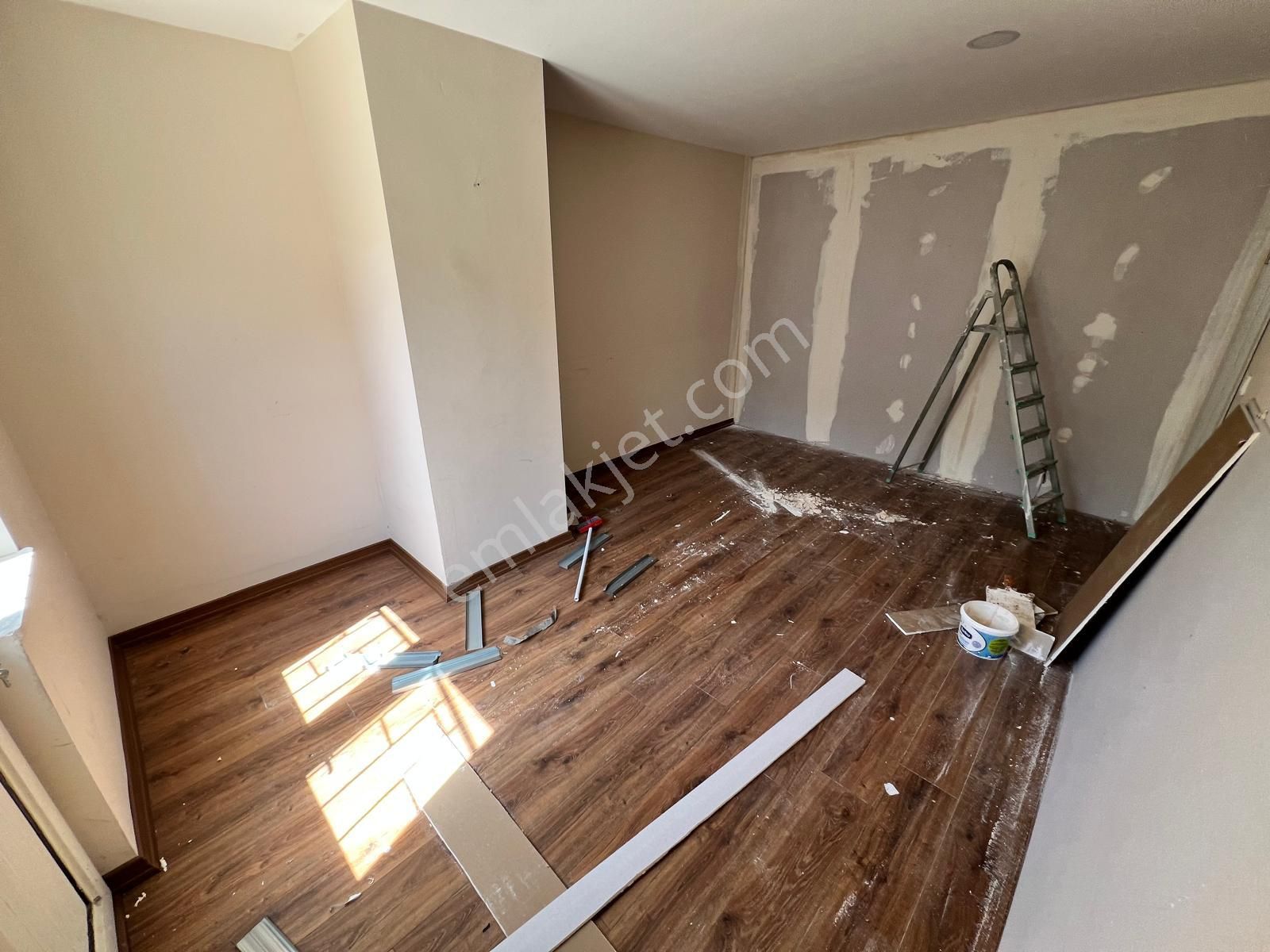 Seba'dan Sefaköy Merkezde Kiralık 2+1 95m2 Balkonlu Büro/ofise Uygun İşyeri - Görsel 6