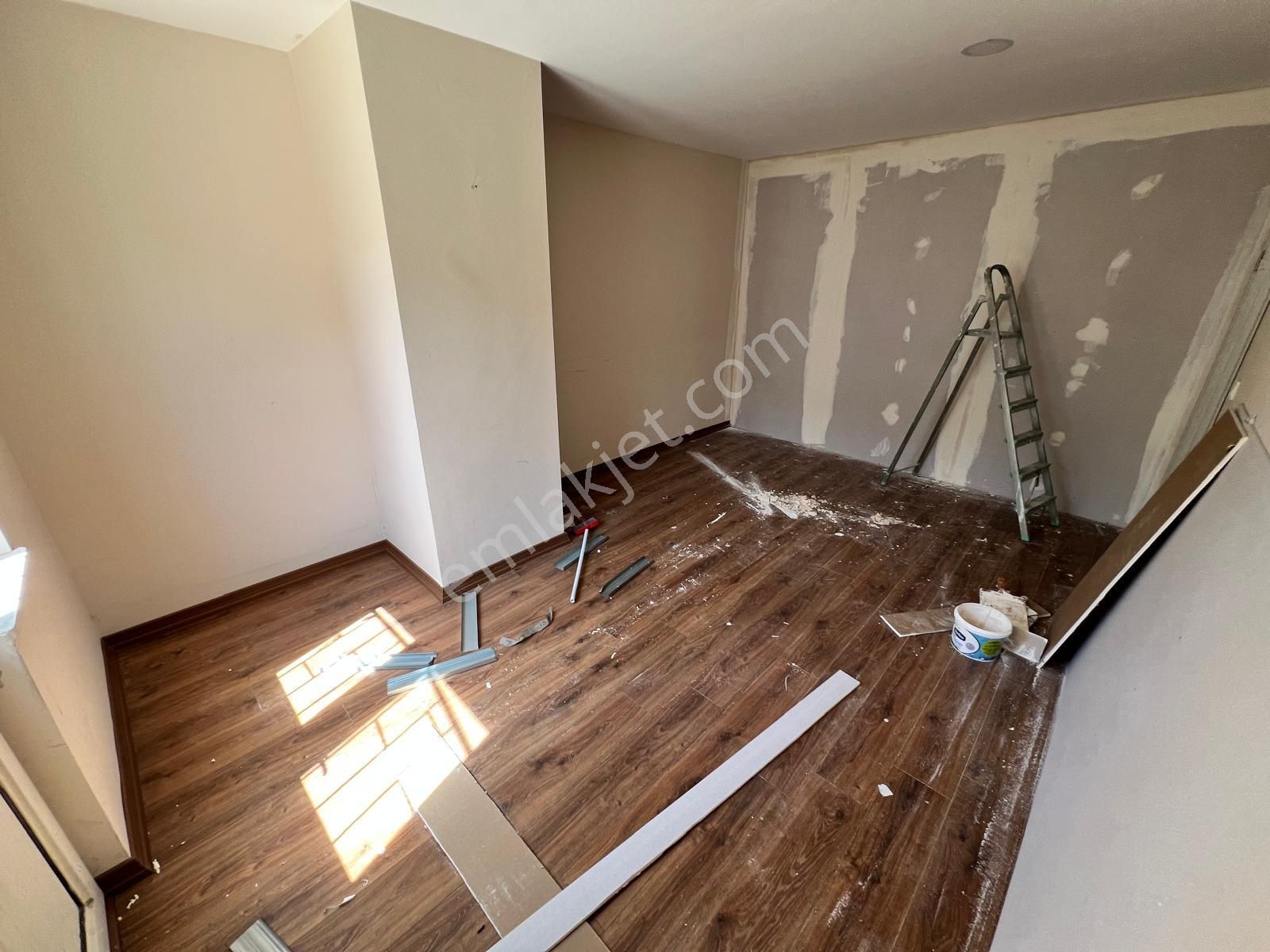 Seba'dan Sefaköy Merkezde Kiralık 2+1 95m2 Balkonlu Büro/ofise Uygun İşyeri - Görsel 5