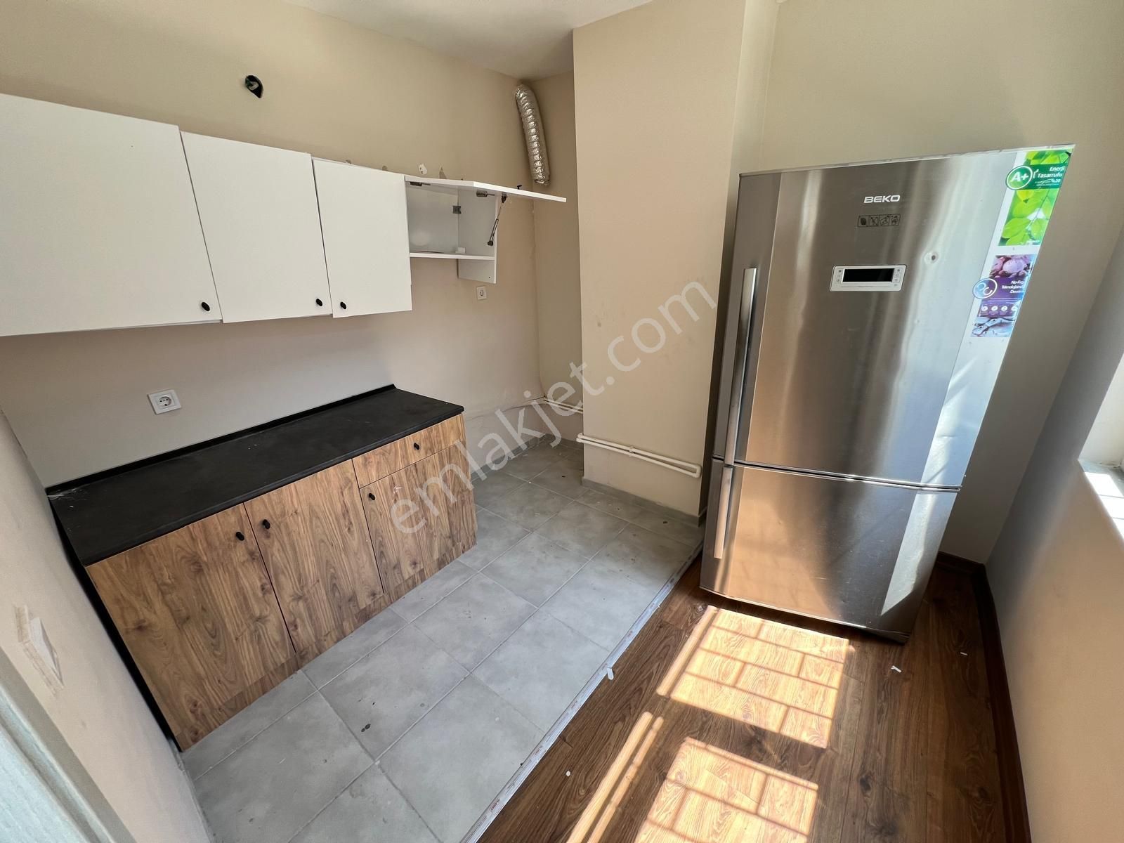 Seba'dan Sefaköy Merkezde Kiralık 2+1 95m2 Balkonlu Büro/ofise Uygun İşyeri - Görsel 12