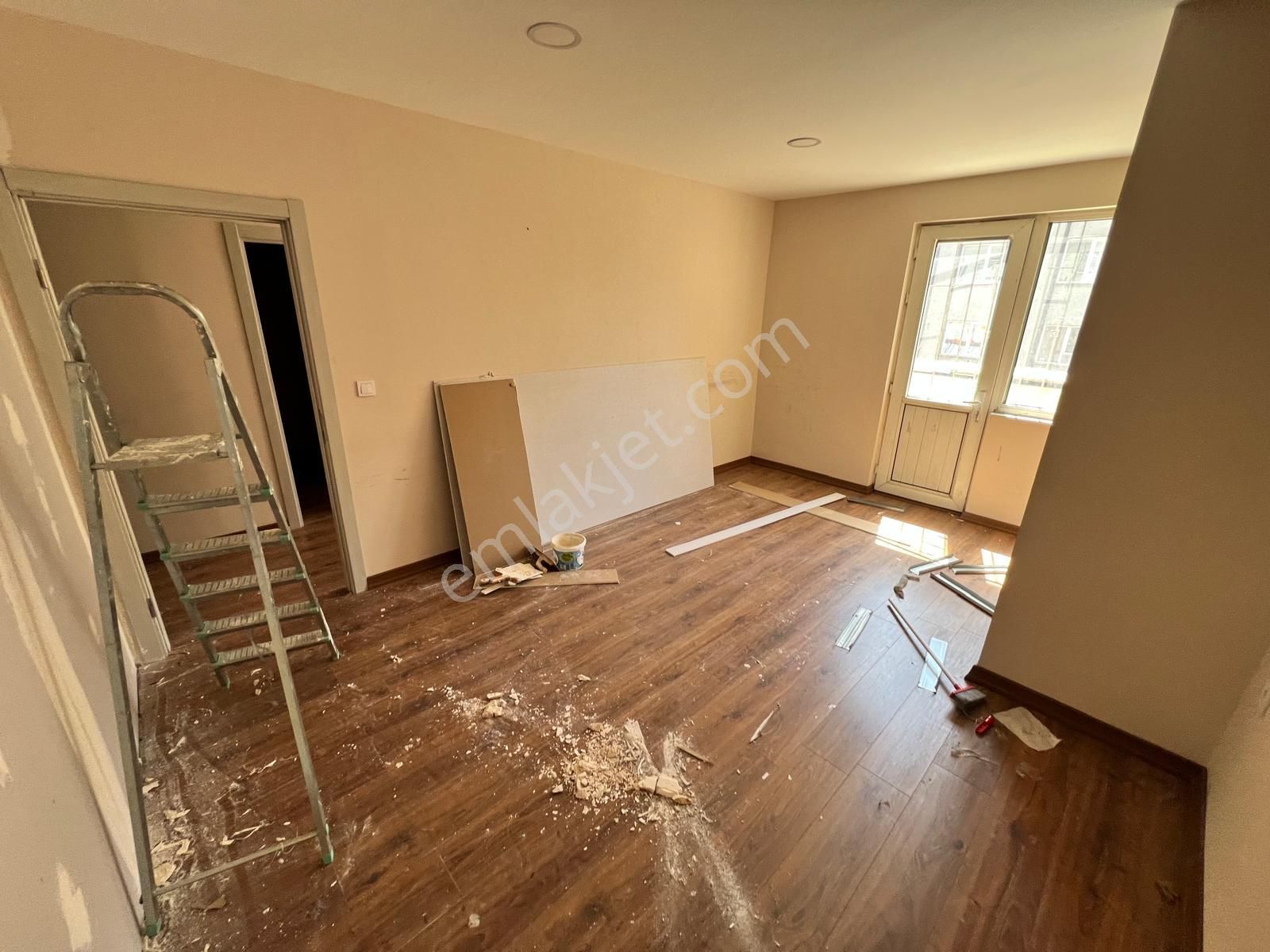 Seba'dan Sefaköy Merkezde Kiralık 2+1 95m2 Balkonlu Büro/ofise Uygun İşyeri - Görsel 2