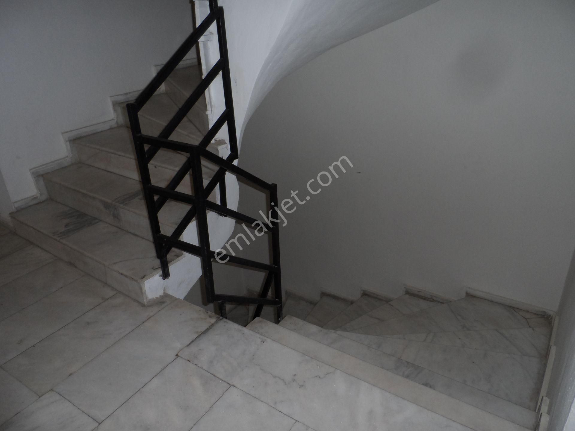 Nazilli Ege Emlak Ofisinden Zafer Mh. Site İçinde, Doğalgaz Kombili, Açık Otoparklı Kiralık Daire - Görsel 3