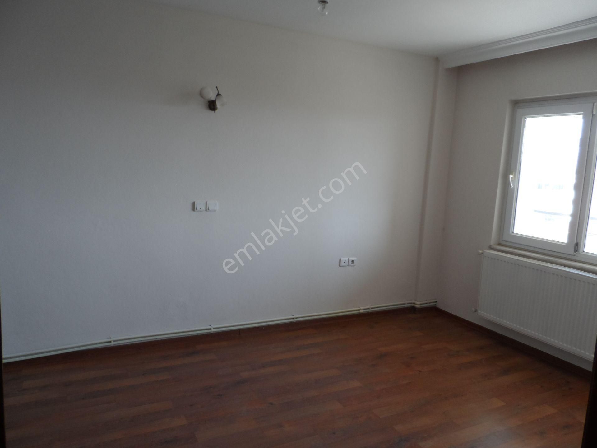 Nazilli Ege Emlak Ofisinden Zafer Mh. Site İçinde, Doğalgaz Kombili, Açık Otoparklı Kiralık Daire - Görsel 23