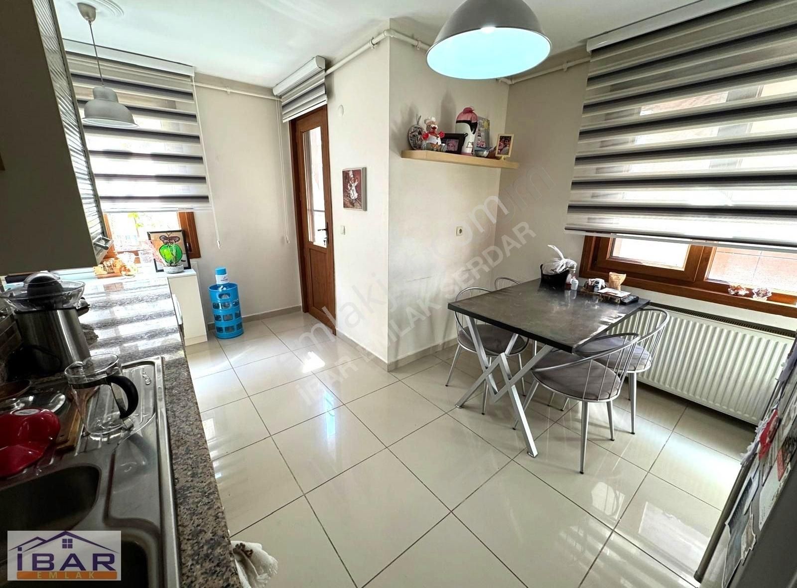 Altıntepede 15 Yıllık 150m2 Ebeveynli Katta Tek 2.kat - Görsel 23