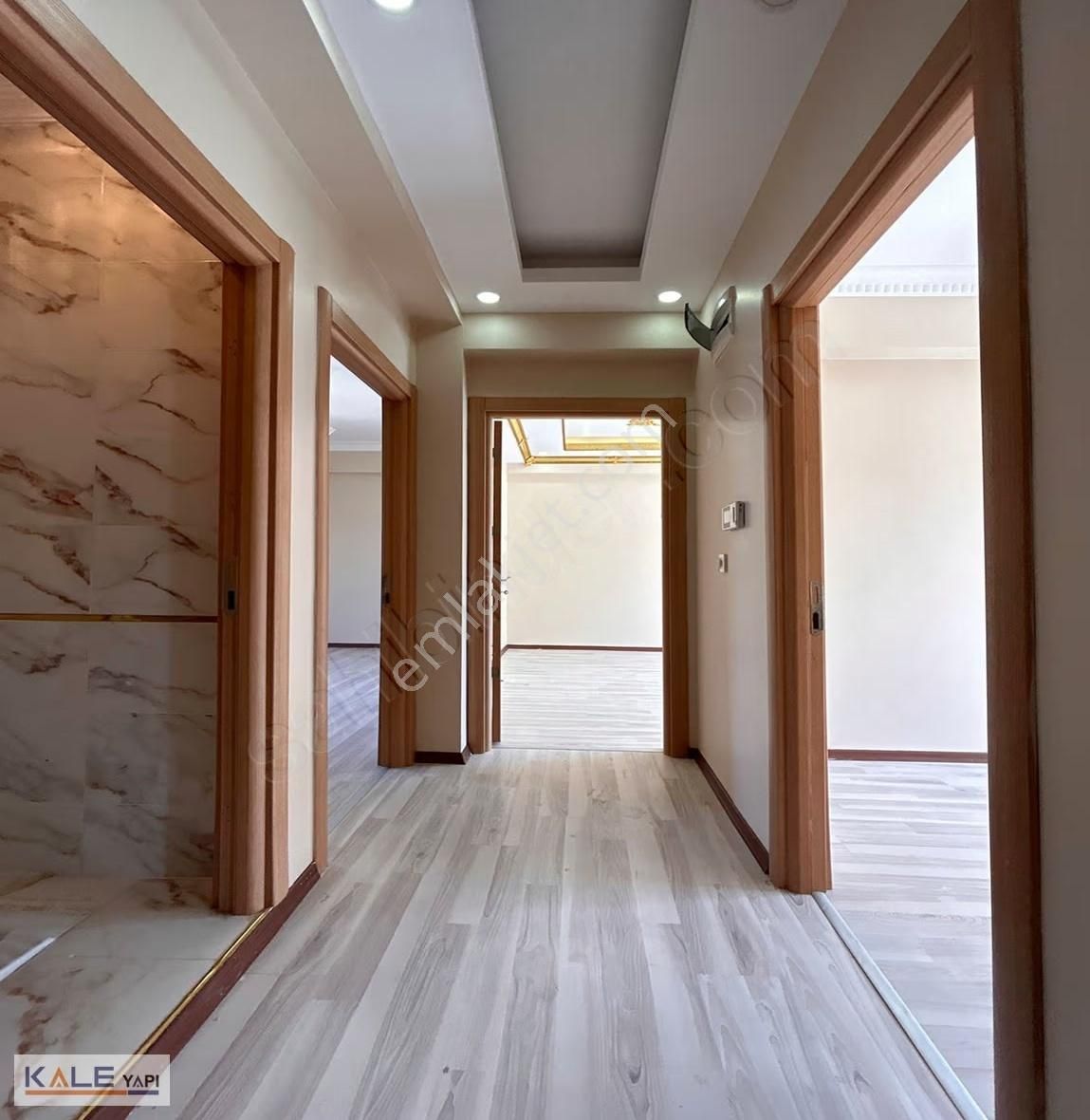 Metrobüse Yakın 2+1 Lüks Arakat Daire - Görsel 4