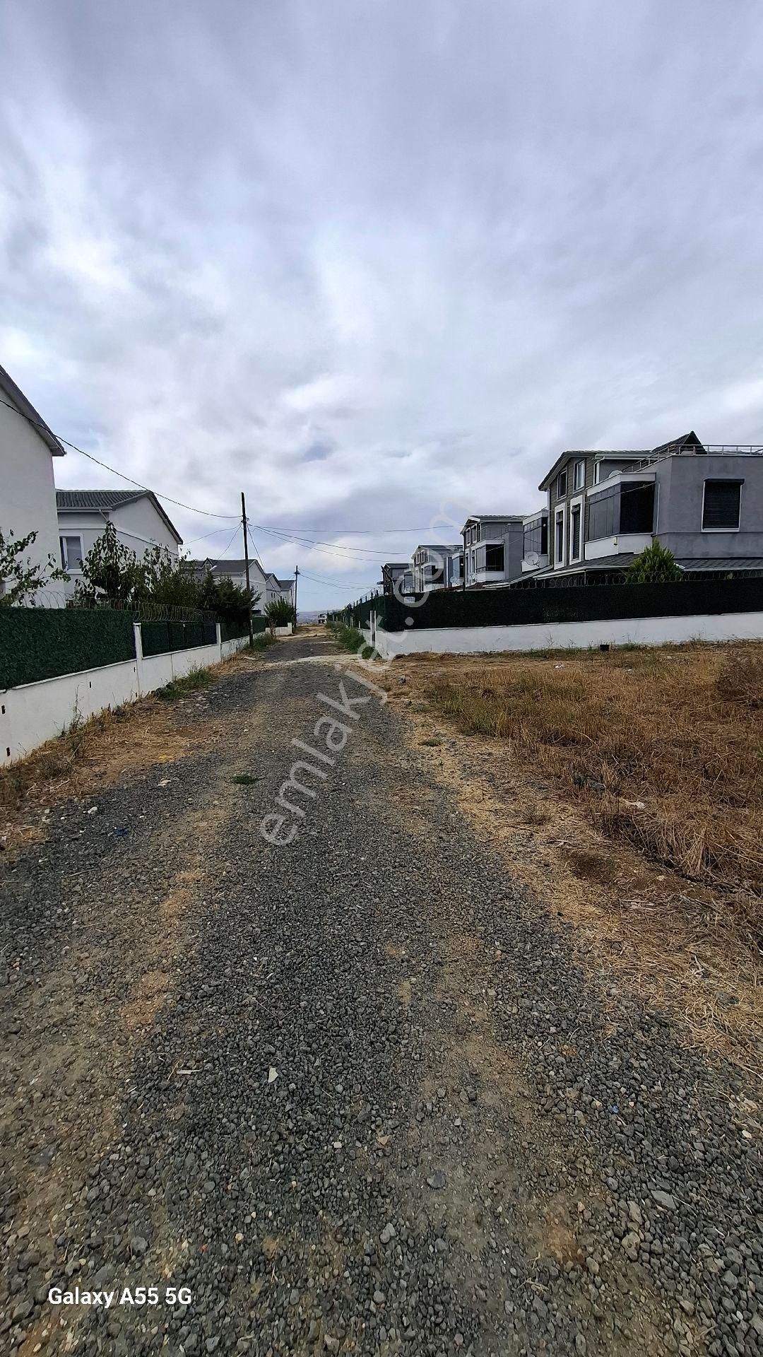 Emlak Konutları Üstünde 241 M2 Arsa - Görsel 4