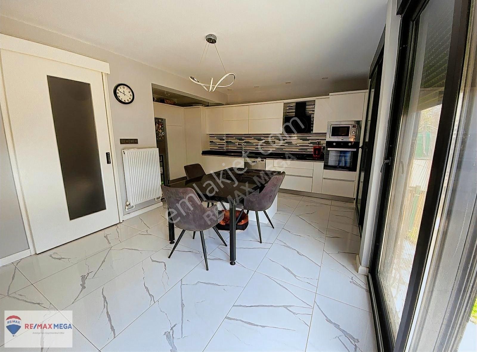 Döşemealtı Yeşilbayırda 5+1 Müstakil Trıplex Villa - Görsel 10