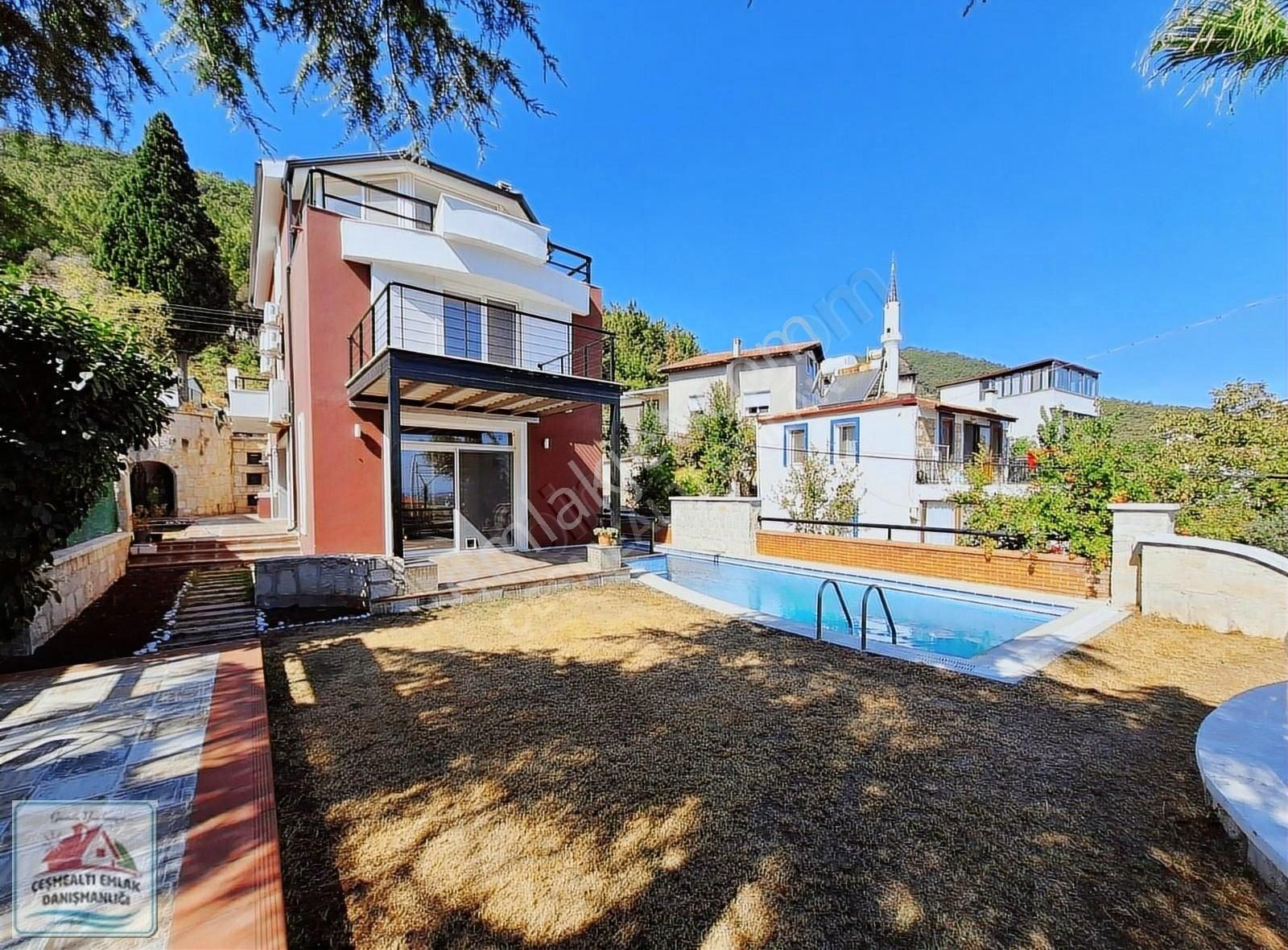 Urla Güvendikte Manzaralı, Havuzlu, 6+1 Lüks Villa Kiralık - Görsel 18