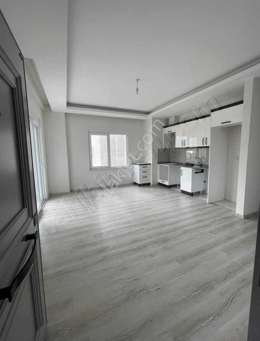 Çıplaklı Merkezde Ferah 1+1 Otoparklı,asansörlü Satılık Daire - Görsel 2