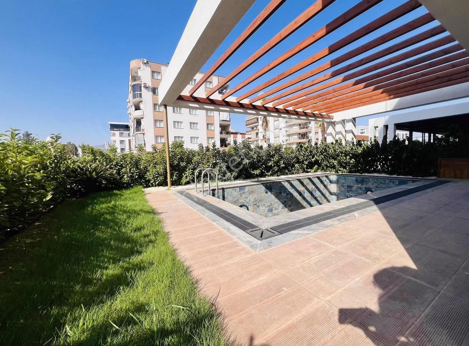 Müstakil Havuzlu Ve Bahçeli 3+1 Rezidans Daire - Görsel 3