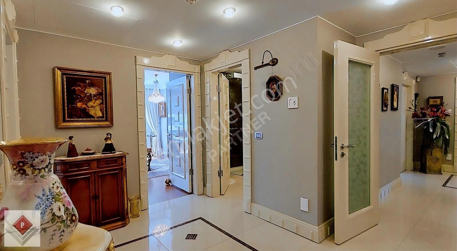 Tarabya`da Çok Lüks Konforlu Butik Sitede 4+1 Satılık Şık Daire - Görsel 28