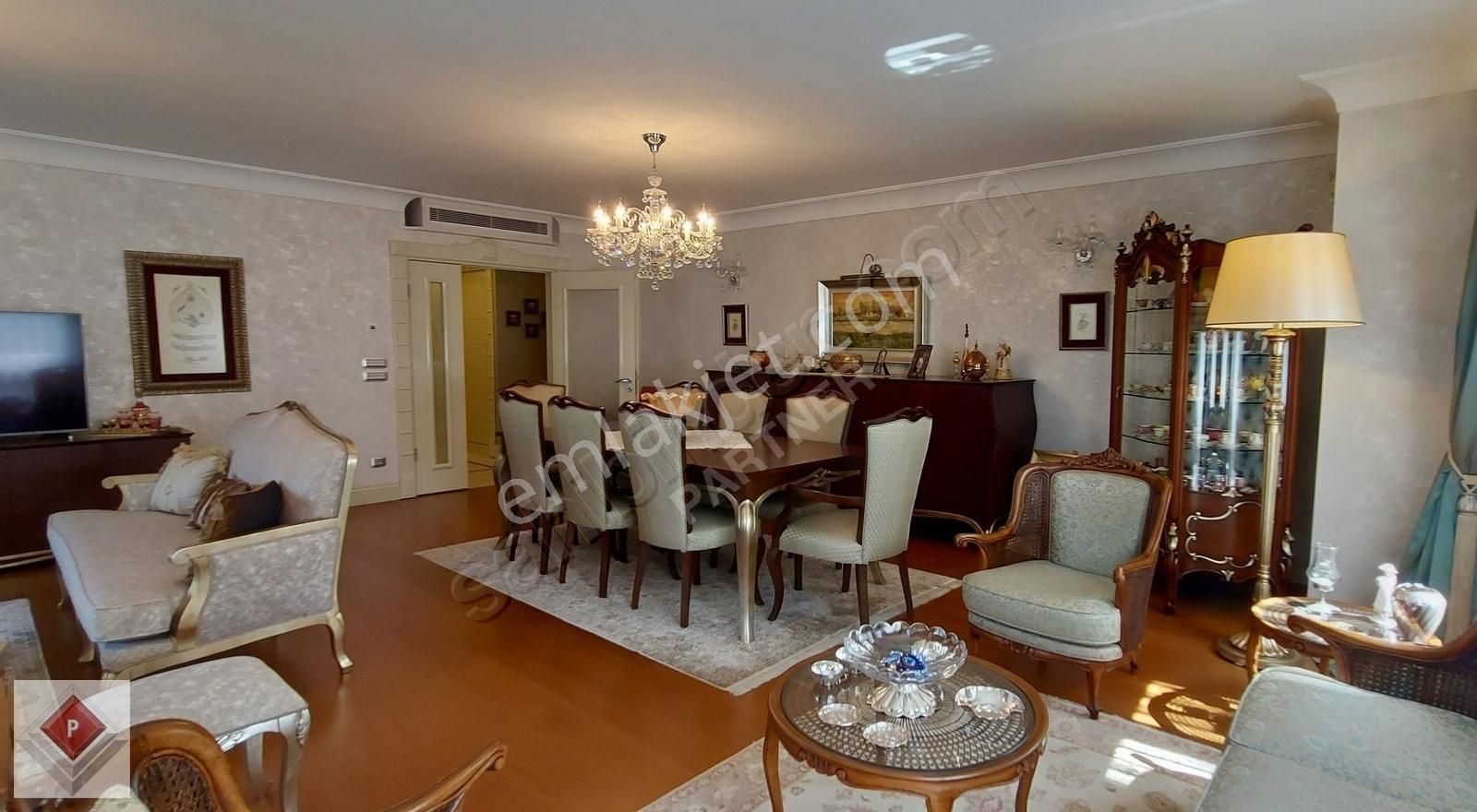 Tarabya`da Çok Lüks Konforlu Butik Sitede 4+1 Satılık Şık Daire - Görsel 22