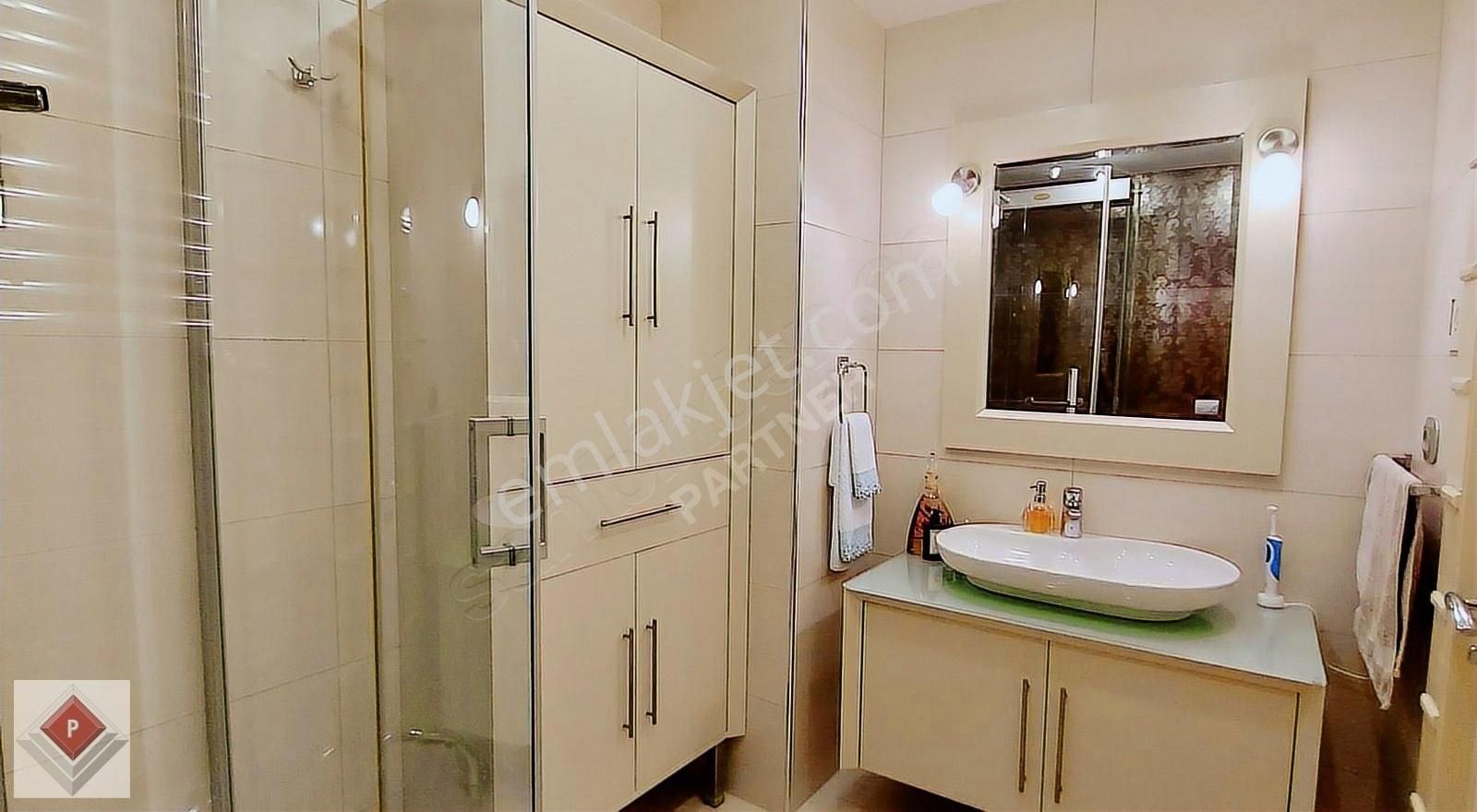 Tarabya`da Çok Lüks Konforlu Butik Sitede 4+1 Satılık Şık Daire - Görsel 25