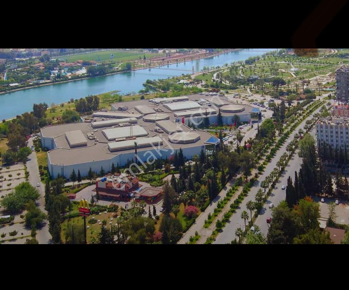 Galeria İş Merkezinde 26 M2 Kiralık Ofis