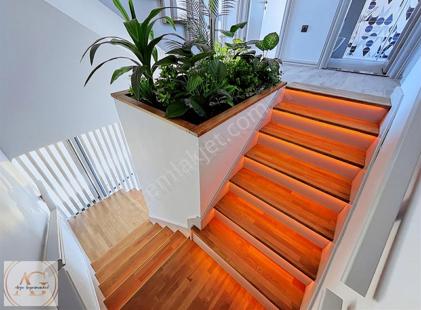 Arya'dan Muhteşem Tasarımıyla Dağ Ve Deniz Manzaralı Müstakil Ev - Görsel 3