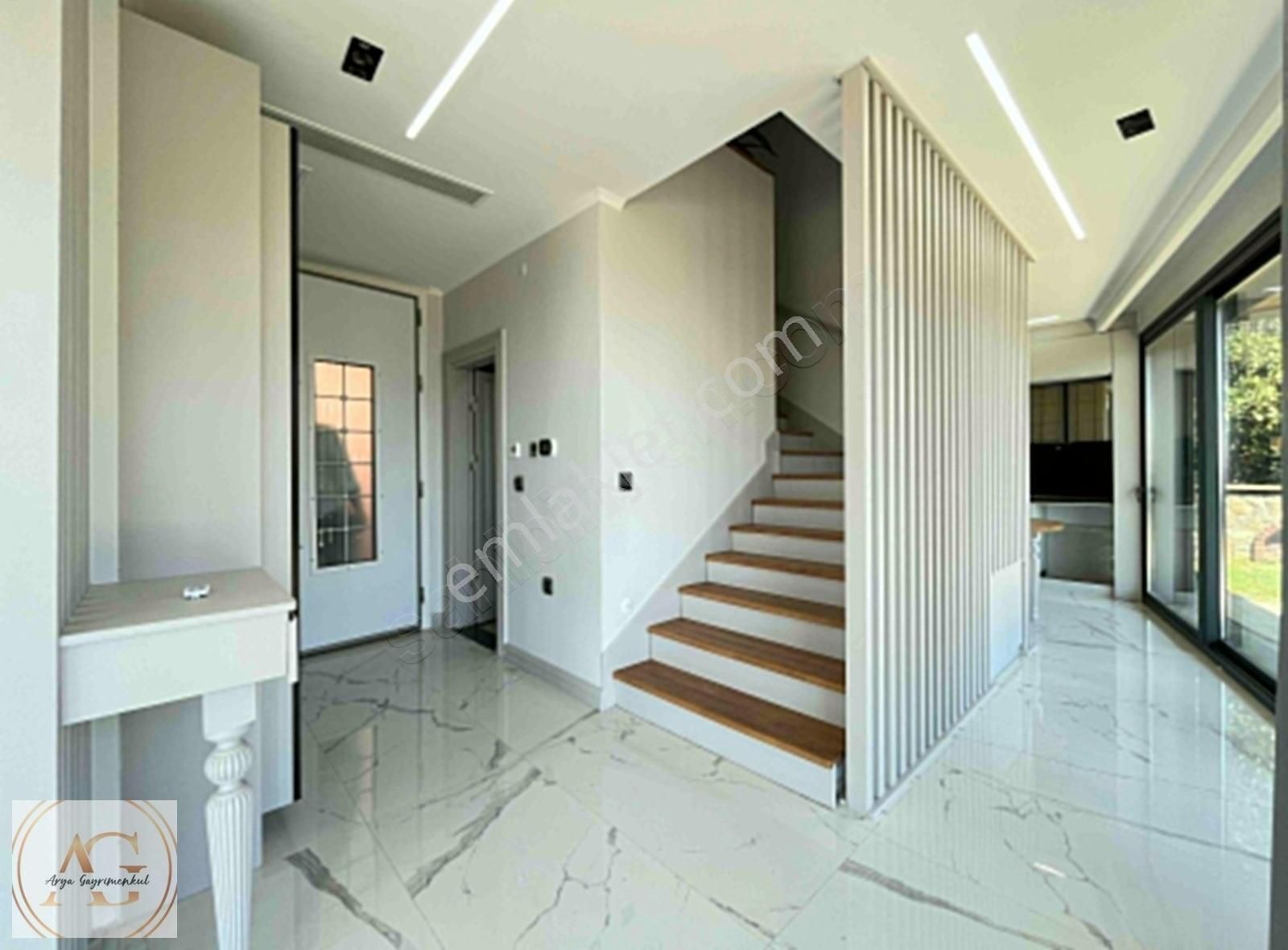 Arya'dan Muhteşem Tasarımıyla Dağ Ve Deniz Manzaralı Müstakil Ev - Görsel 9