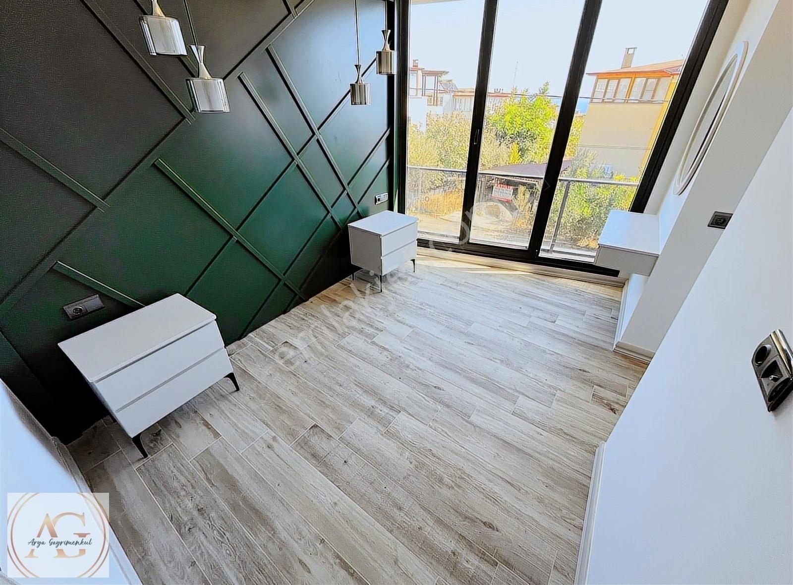 Arya'dan Muhteşem Tasarımıyla Dağ Ve Deniz Manzaralı Müstakil Ev - Görsel 2