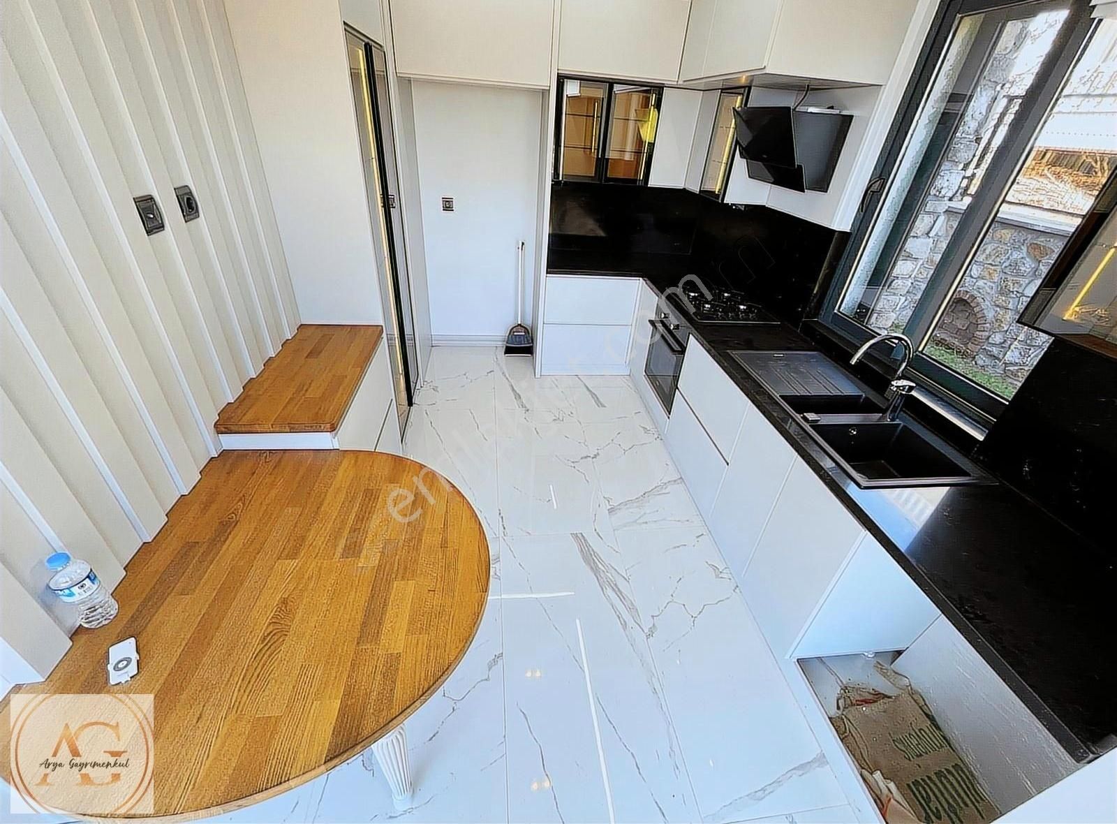 Arya'dan Muhteşem Tasarımıyla Dağ Ve Deniz Manzaralı Müstakil Ev - Görsel 12