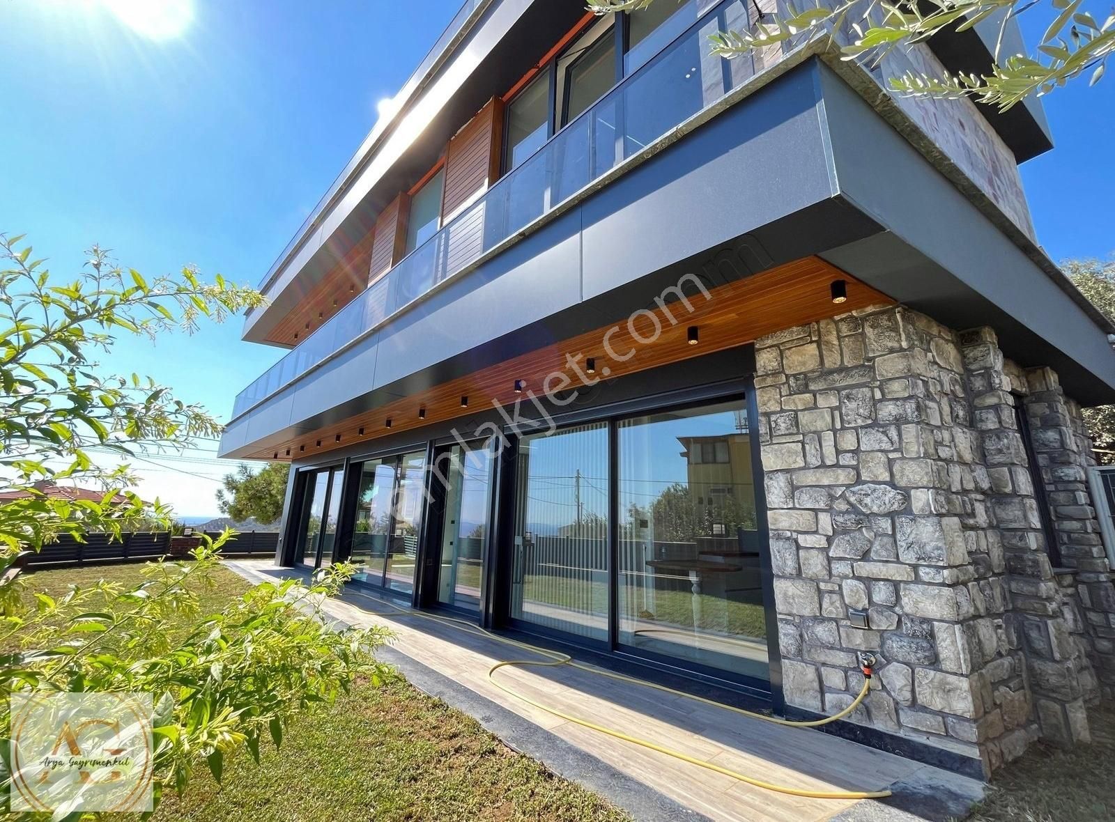 Arya'dan Muhteşem Tasarımıyla Dağ Ve Deniz Manzaralı Müstakil Ev - Görsel 33