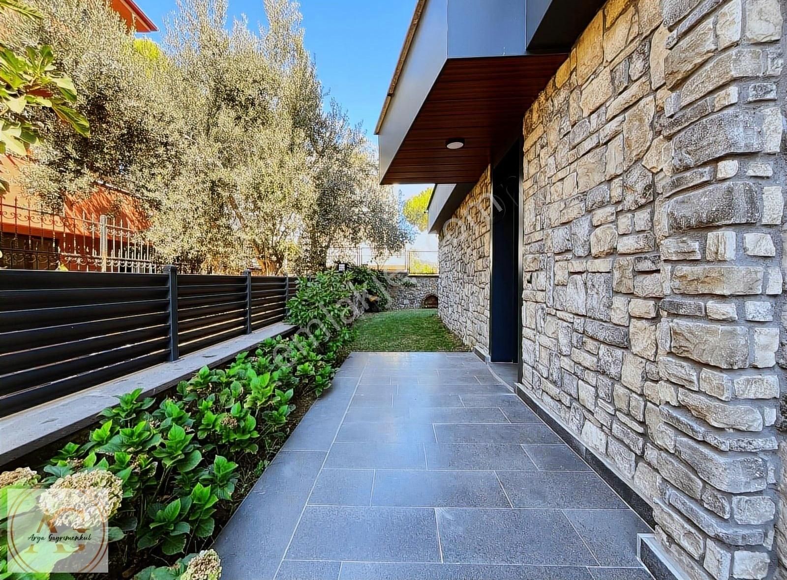 Arya'dan Muhteşem Tasarımıyla Dağ Ve Deniz Manzaralı Müstakil Ev - Görsel 11