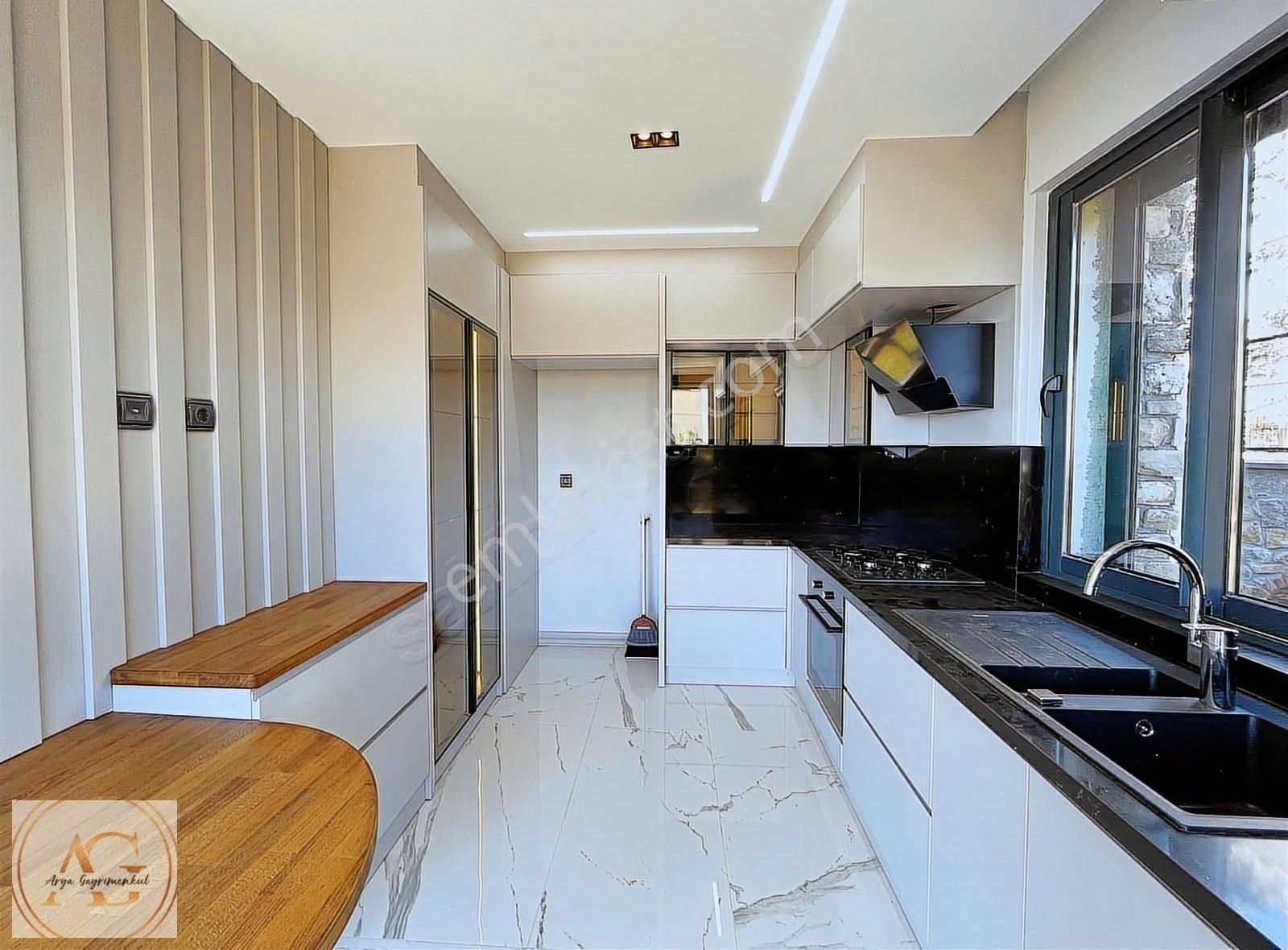 Arya'dan Muhteşem Tasarımıyla Dağ Ve Deniz Manzaralı Müstakil Ev - Görsel 8