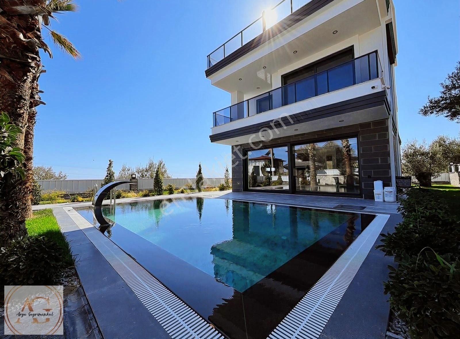 Arya'dan Konsept Havuzlu Jakuzili Türk Hamamlı 5+2 Villa - Görsel 4