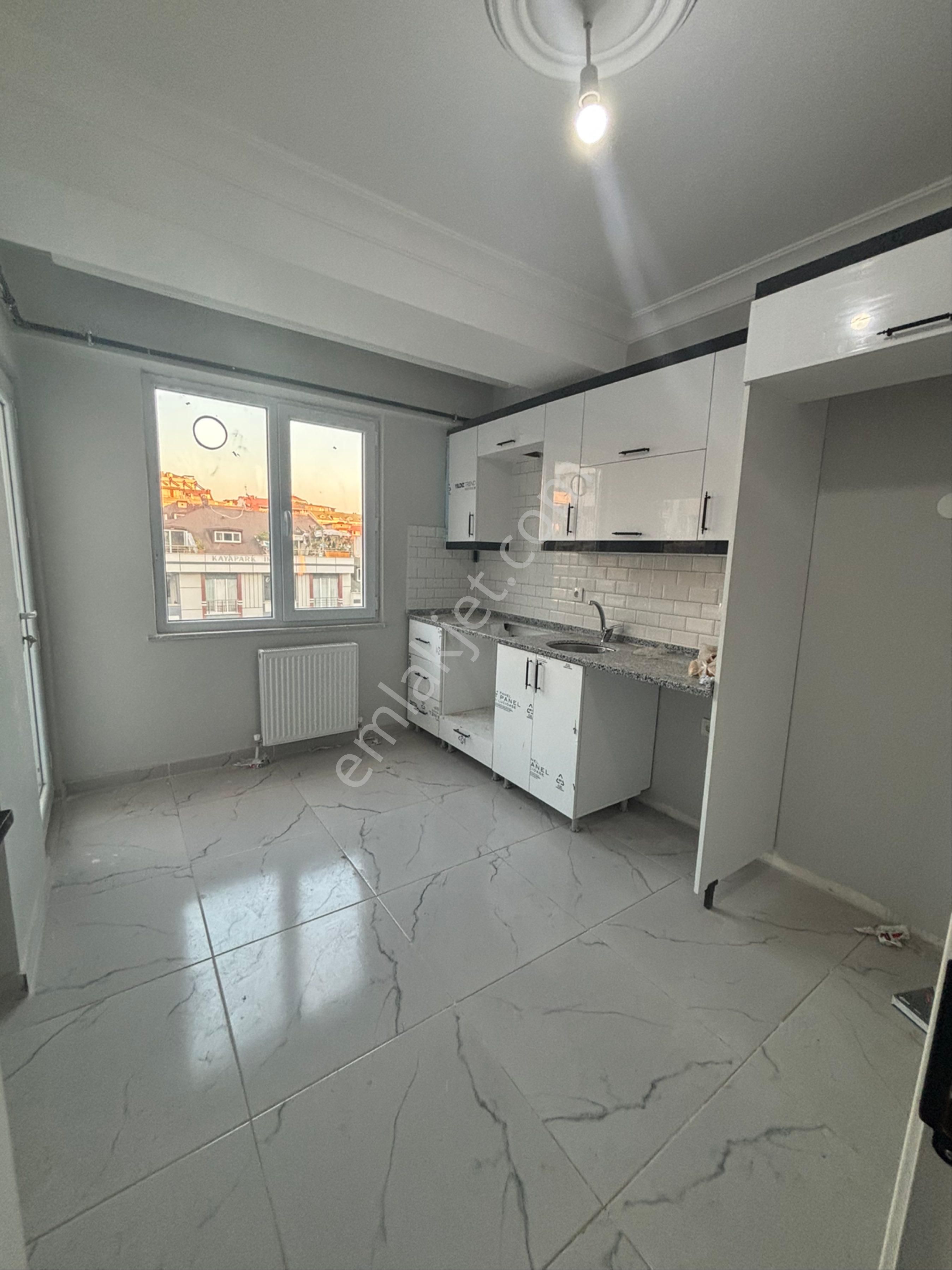 Başakşehir Güvercintepe Mah. Meydanda 2 + 1 Satılık Arakat 4.katta Sıfır Daire