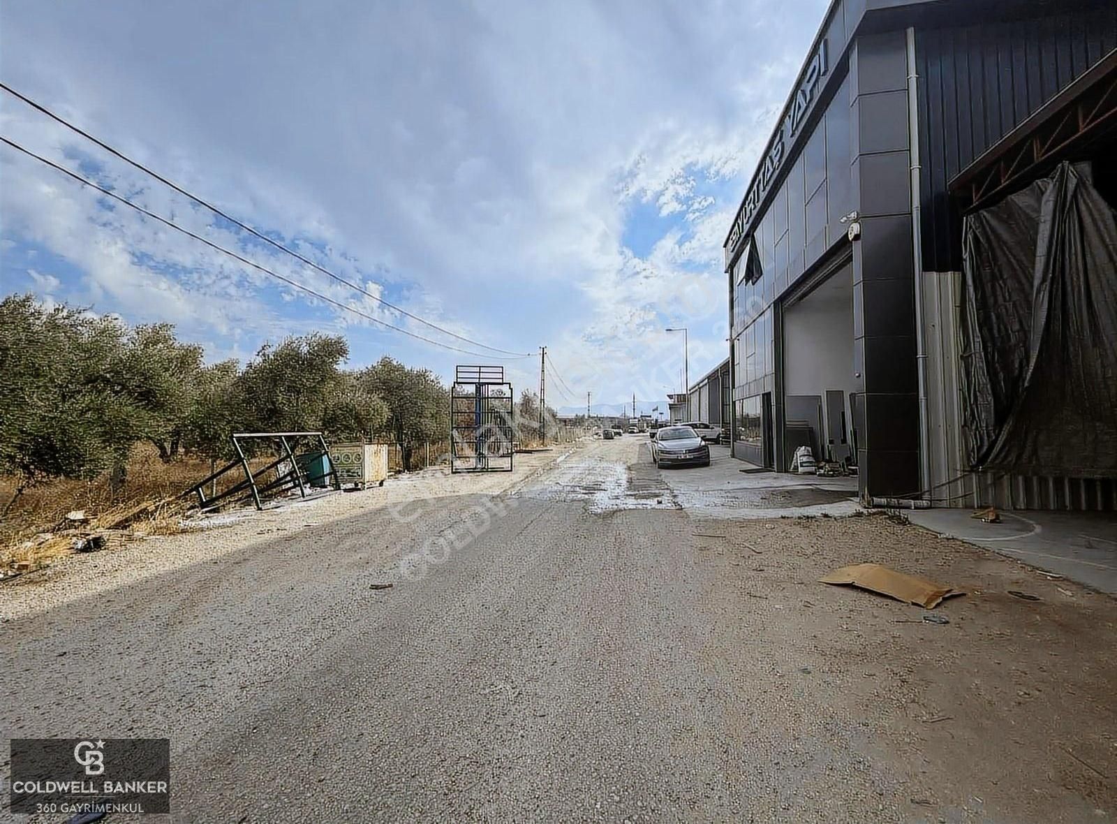 Torbalı Sanayide Kiralık Vinçli 450 M2 Dükkan+150 M2 Ön Alan - Görsel 9