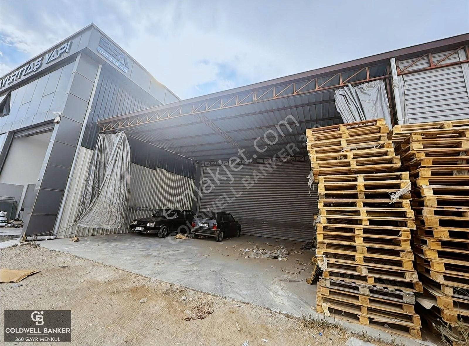 Torbalı Sanayide Kiralık Vinçli 450 M2 Dükkan+150 M2 Ön Alan - Görsel 4