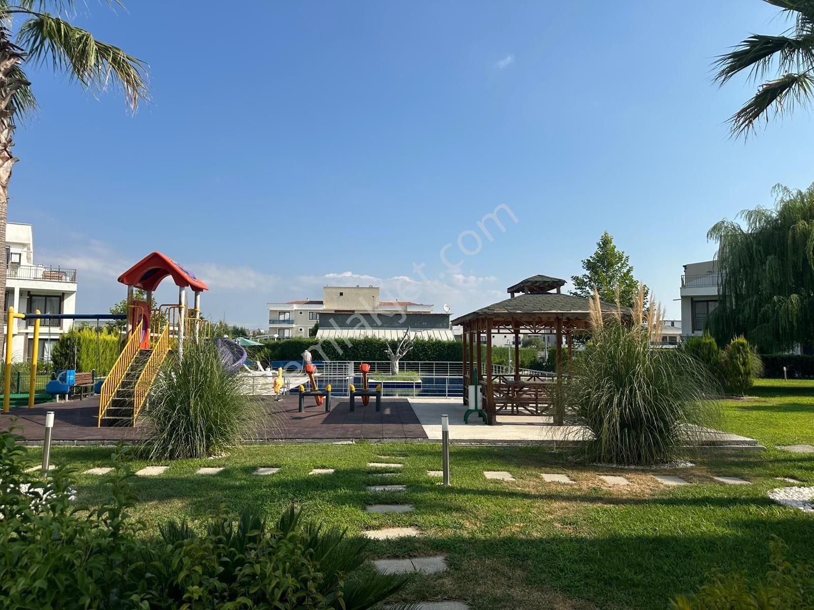 Manisa Yunusemre Muradiye Mh.2+1 Villalar Bölgesi Site İçi Bahçe Katı Daire