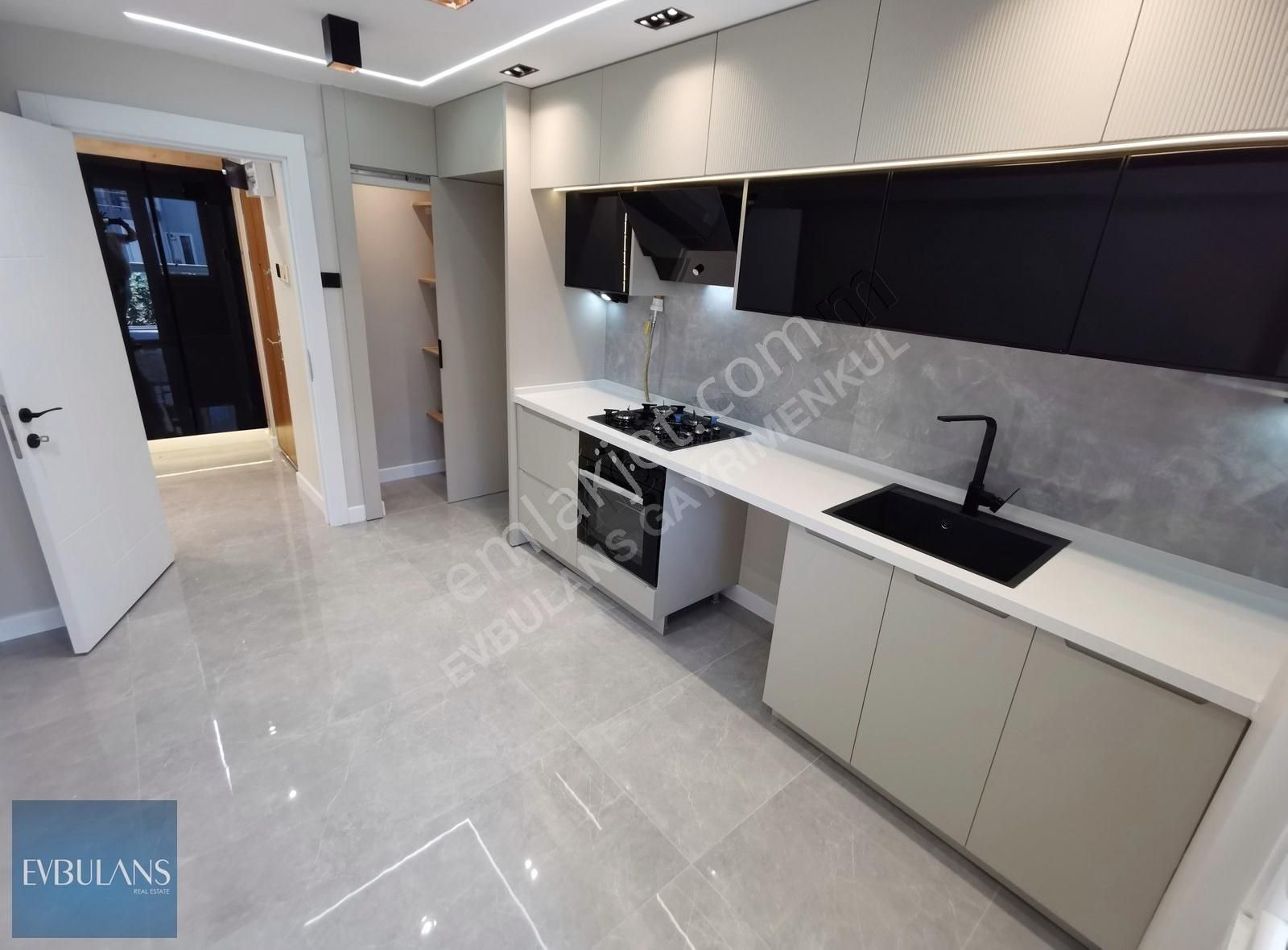 Bostanlı Sahile Yürüme Mesafesinde Ara Kat Kapalı Mutfak 3+1 - Görsel 18